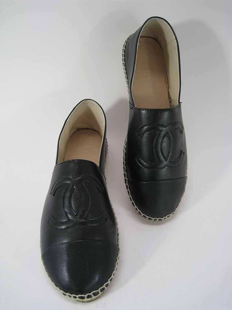 Black leather Chanel espadrilles with CC monogram.

These are in excellent, lightly-used condition.

Made in Italy, tagged a size 42.

Measurements:
Outsole length: 10.5