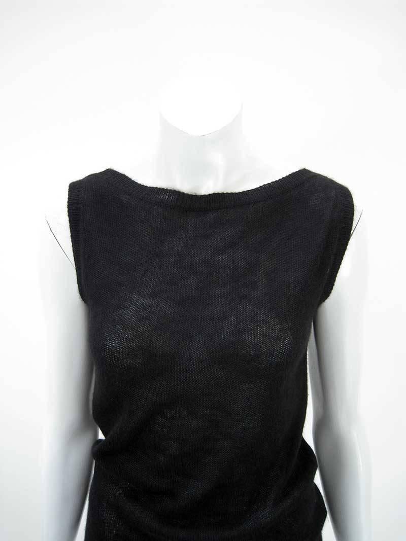 Black cashmere + cotton sleeveless sweater top from Louis Vuitton.

Cashmere and cotton.
Unlined.

Tagged a size Medium.

This is in excellent pre-owned condition with no holes, stains or tears.

There is a significant amount of stretch to the