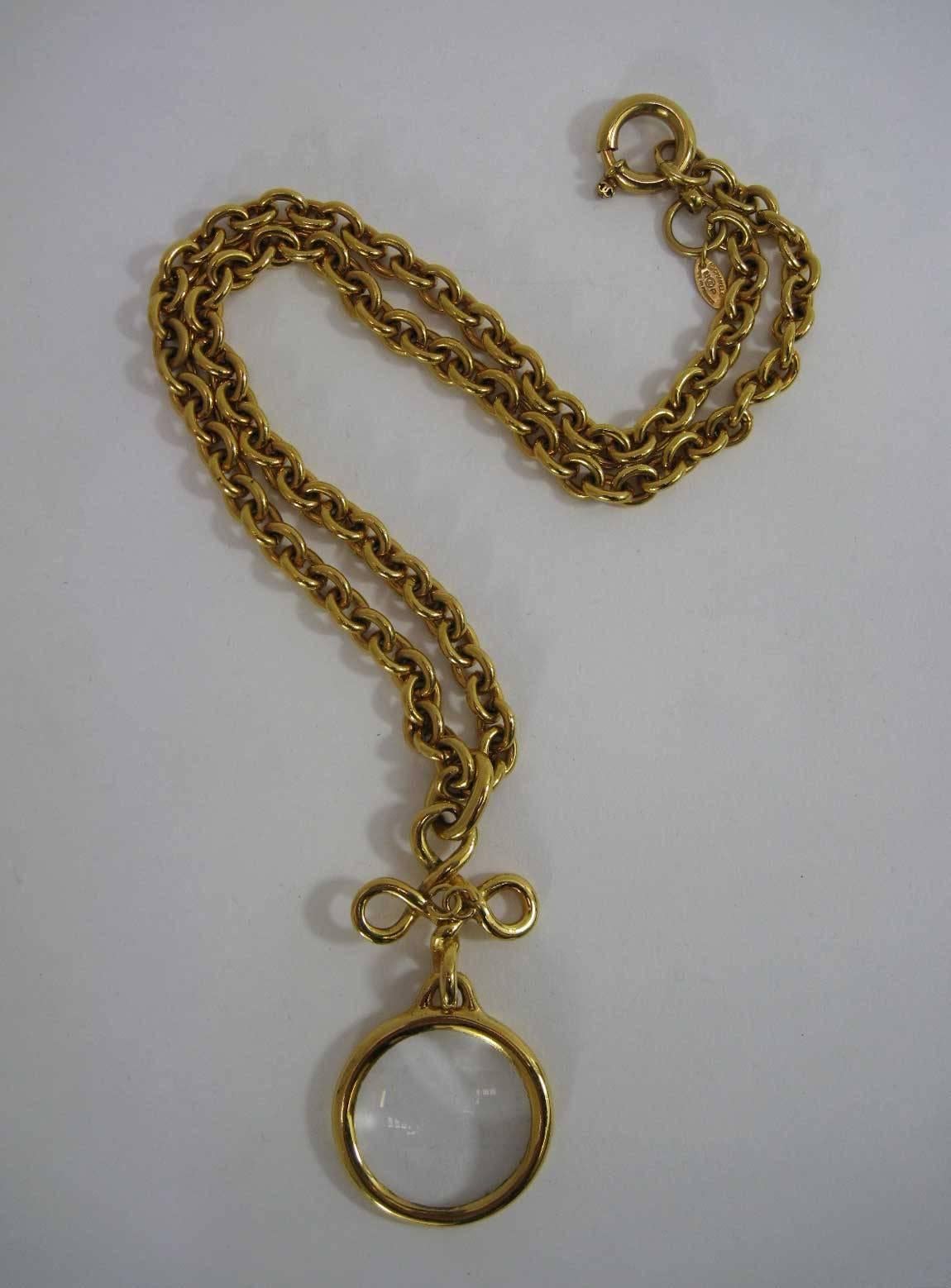 Women's 1993 Chanel Long Chain Necklace Magnifying Glass  For Sale