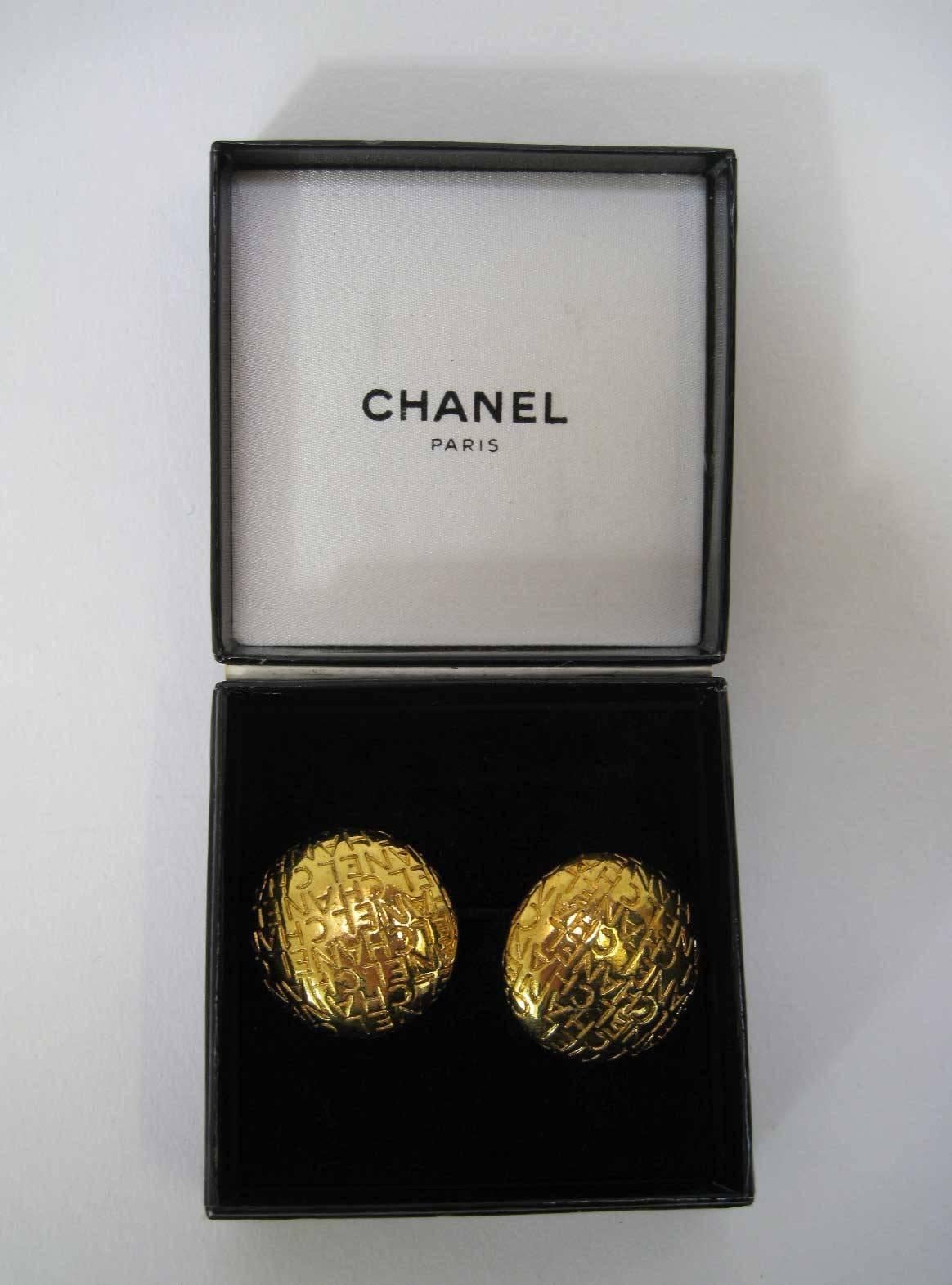 Vintage Chanel Logo Lettering Round Earrings 1
