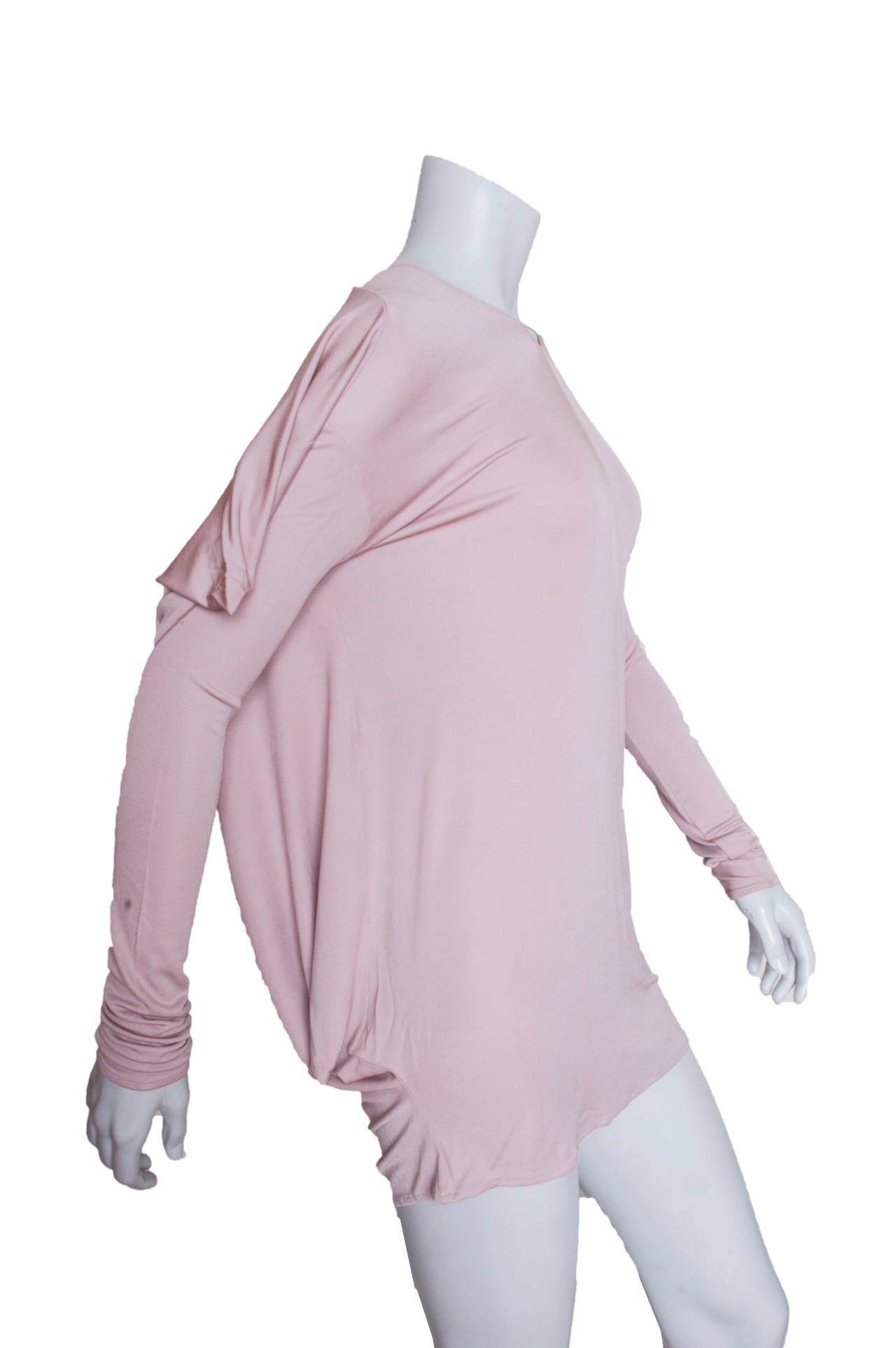 Maison Martin Margiela Pale Pink top.
Longer tunic length.
Draped shoulder to back.
Stretchy jersey hugs hips.
Exaggerated sleeve length.