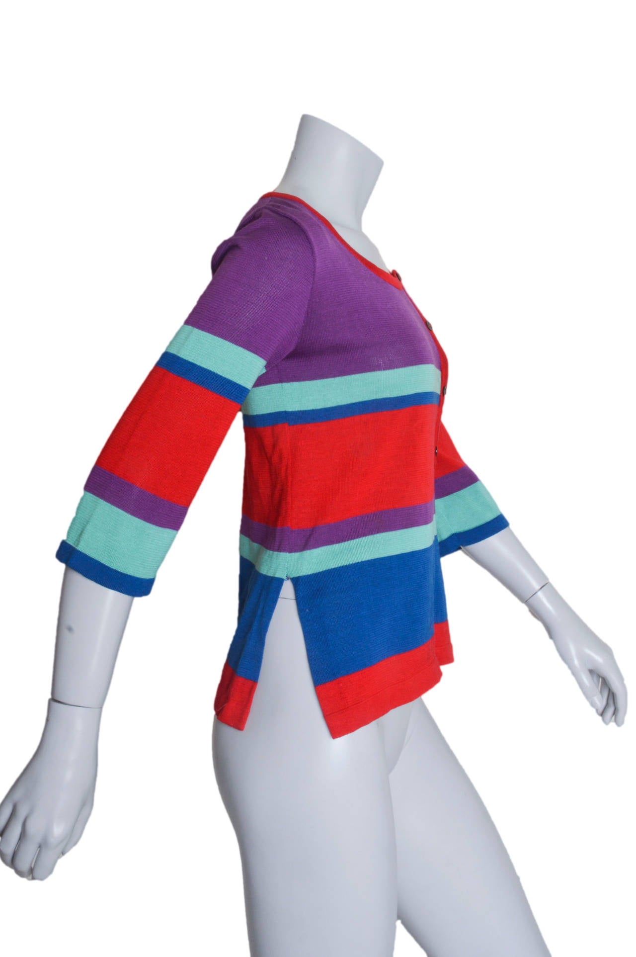 Vibrant vintage YSL Rive Gauche knit top.
Light weight knit sweater.
Features 4 button closure, elbow sleeve.
Side vents.
Slightly stretchy.
Lovely drape on the body.