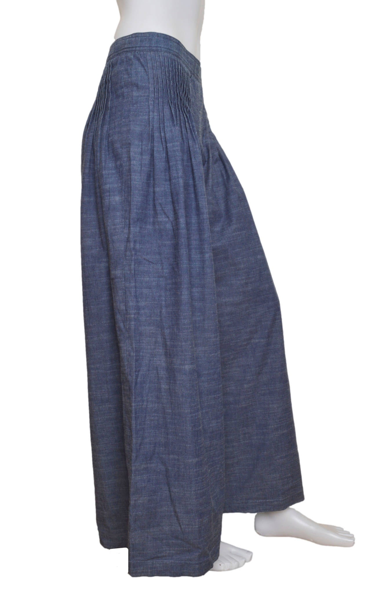 Chanel lightweight denim wide leg (palazzo) pants.
Flat front with pintuck pleats that loosen at hip.
Side closure zipper and logo Cc button.