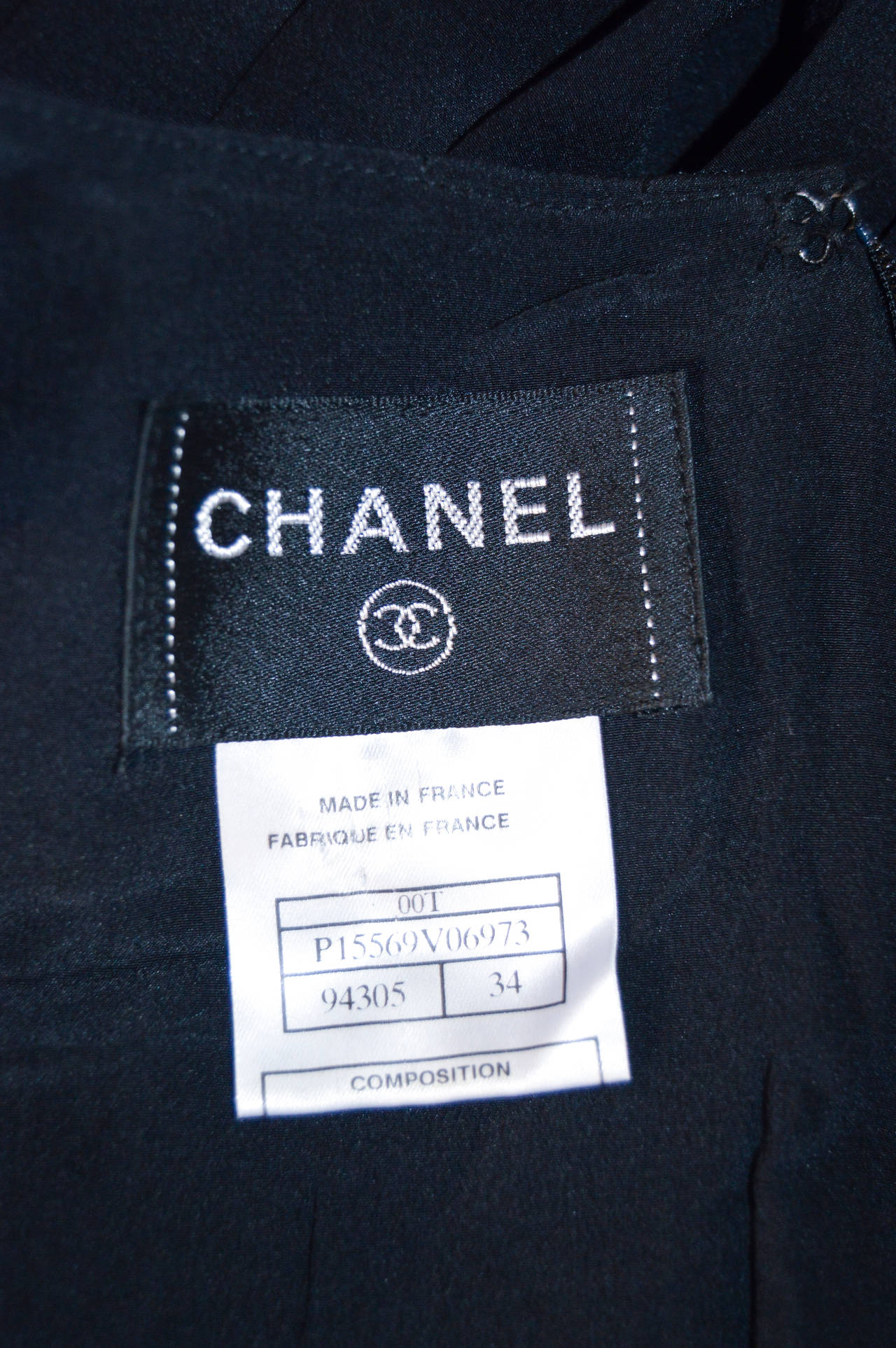 Chanel - Robe en soie noire avec corsage matelassé Pour femmes en vente