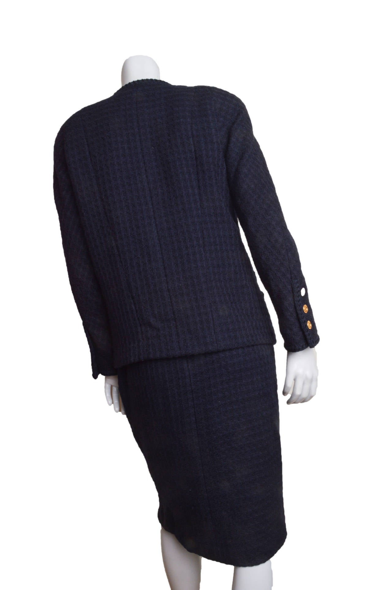 Chanel Navy Blue Boucle Suit In Excellent Condition In Oakland, CA