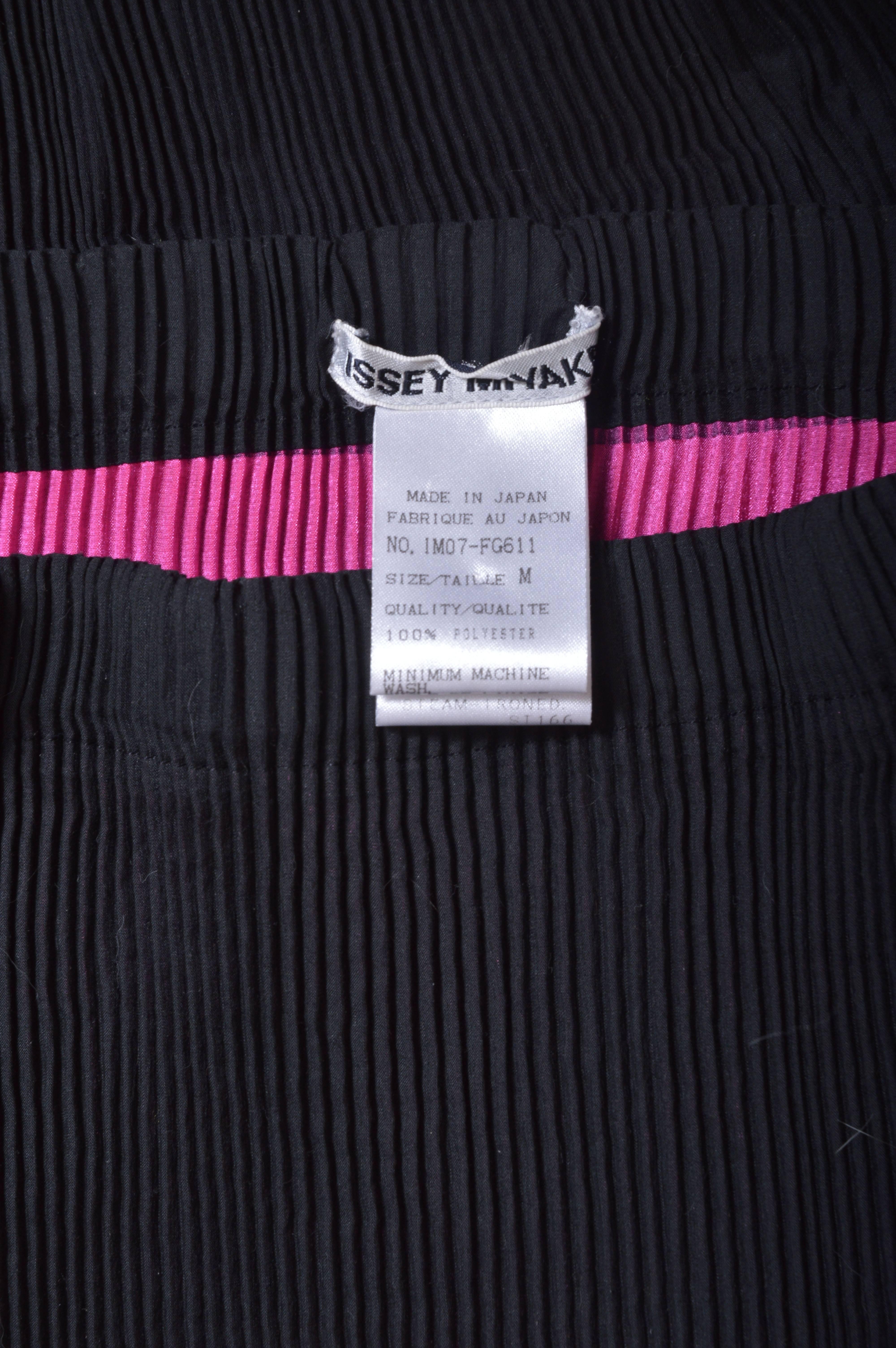 Issey Miyake Crinkled Hot Pink Blouse w Black Pleated Skirt Set In Excellent Condition In Oakland, CA