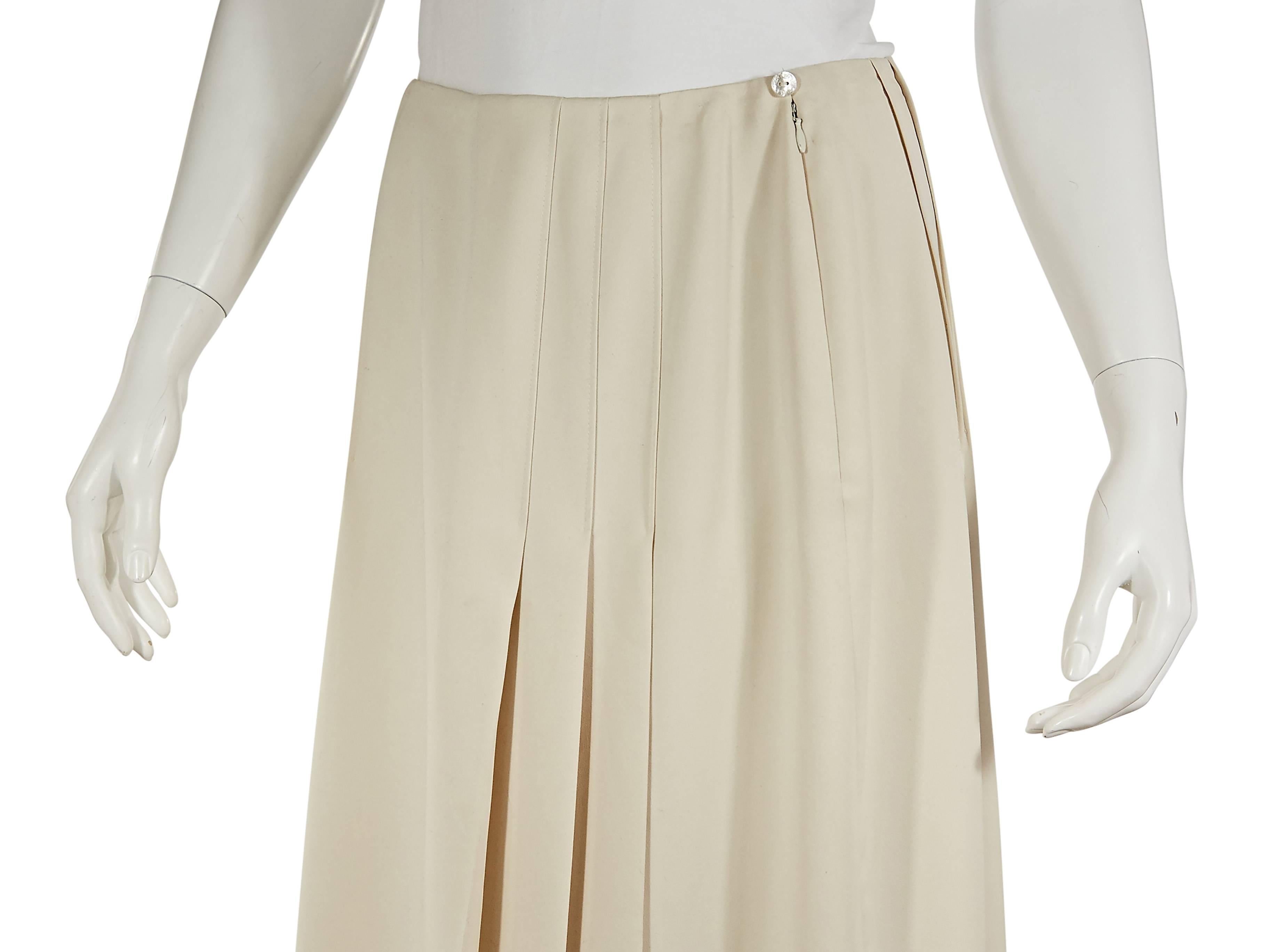 Ivory Chanel Diagonal Pleated Skirt In Excellent Condition In New York, NY