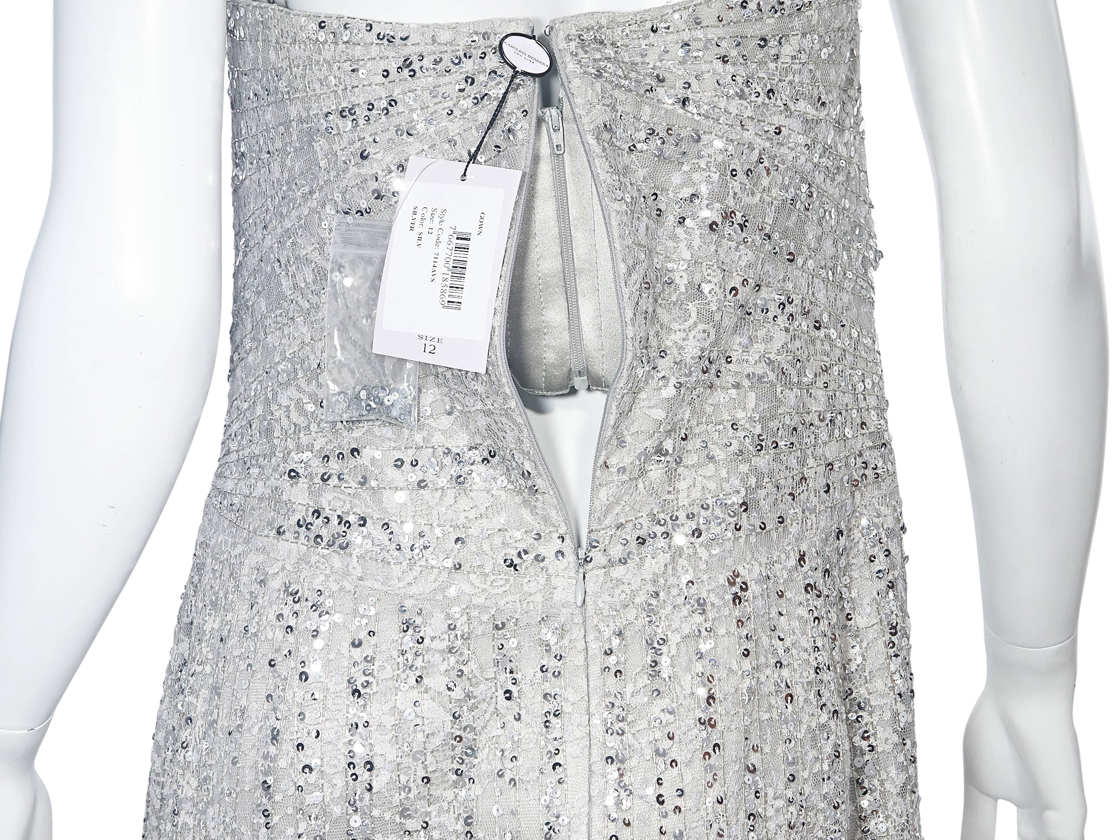 Silver Carolina Herrera Beaded Lace Gown In New Condition In New York, NY