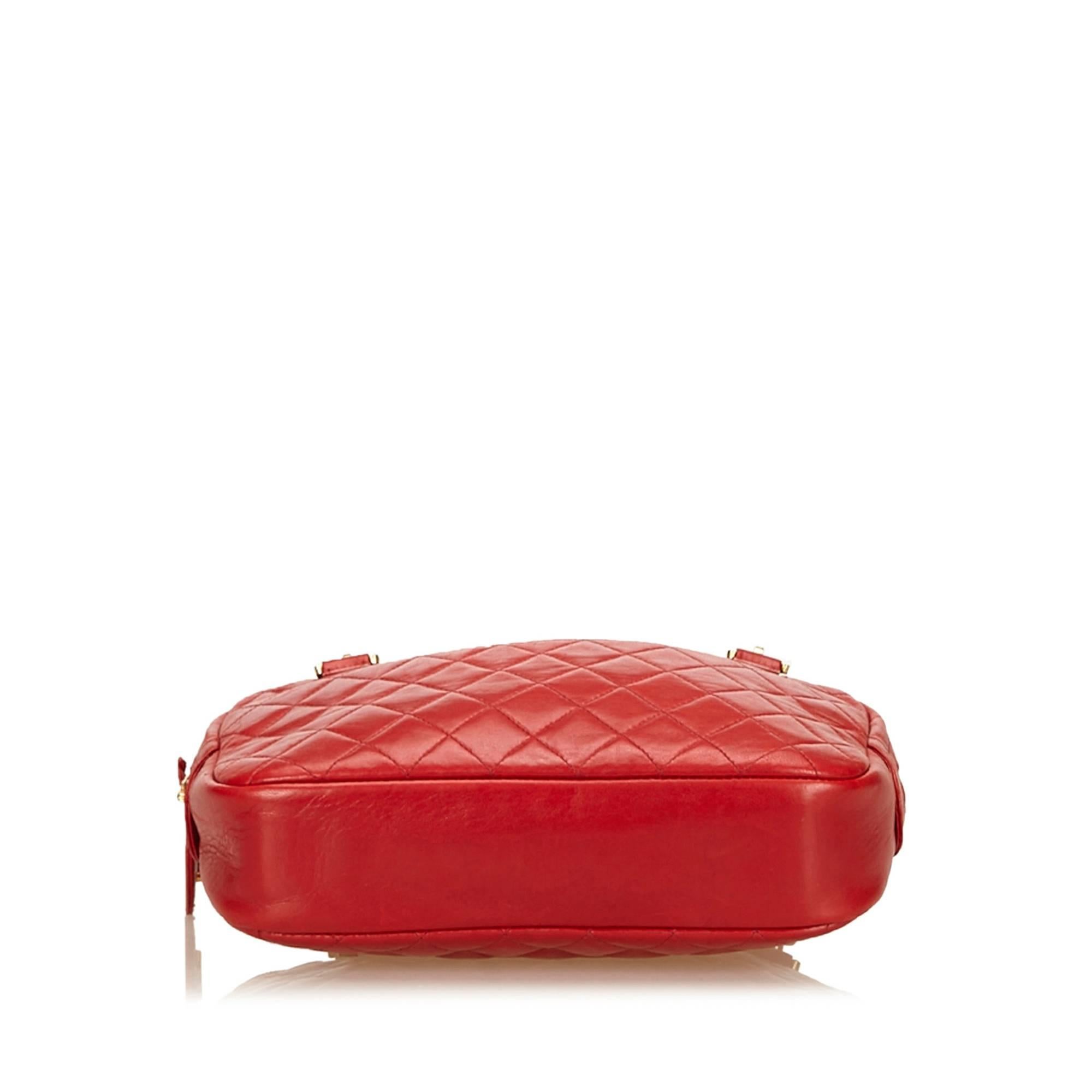 Red Chanel Quilted Lambskin Shoulder Bag In Good Condition In New York, NY