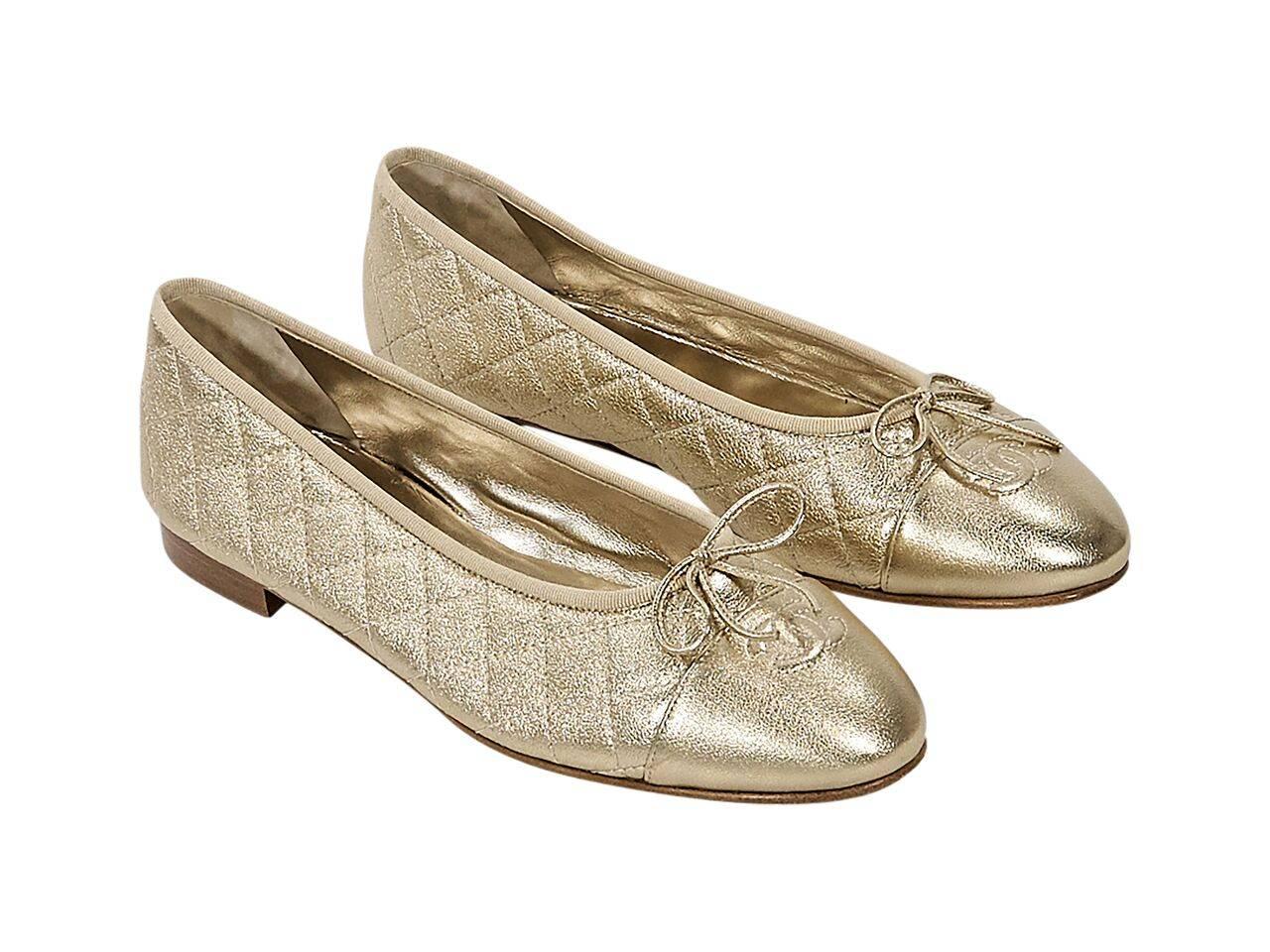 Gold Chanel Quilted Leather Ballet Flats In Excellent Condition In New York, NY