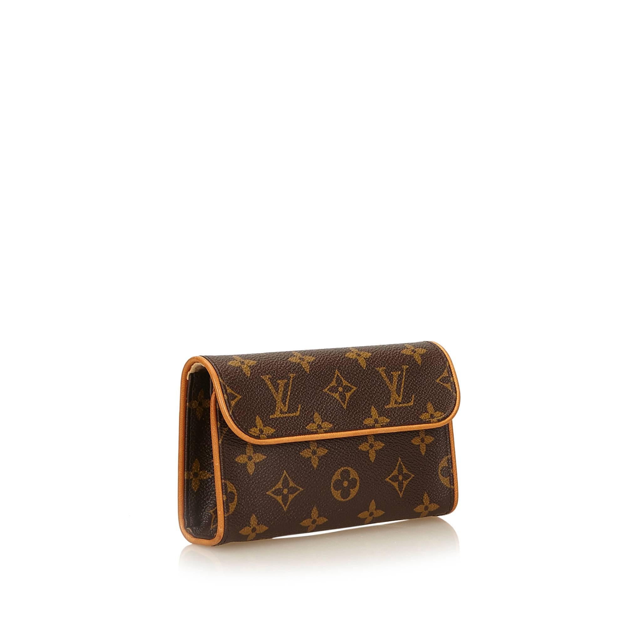 Product details:  Brown monogram canvas Pochette Florentine belt bag by Louis Vuitton.  Detachable, adjustable leather waist strap.  Front flap with magnetic snap closure.  Lined interior.  Goldtone hardware.  6.3