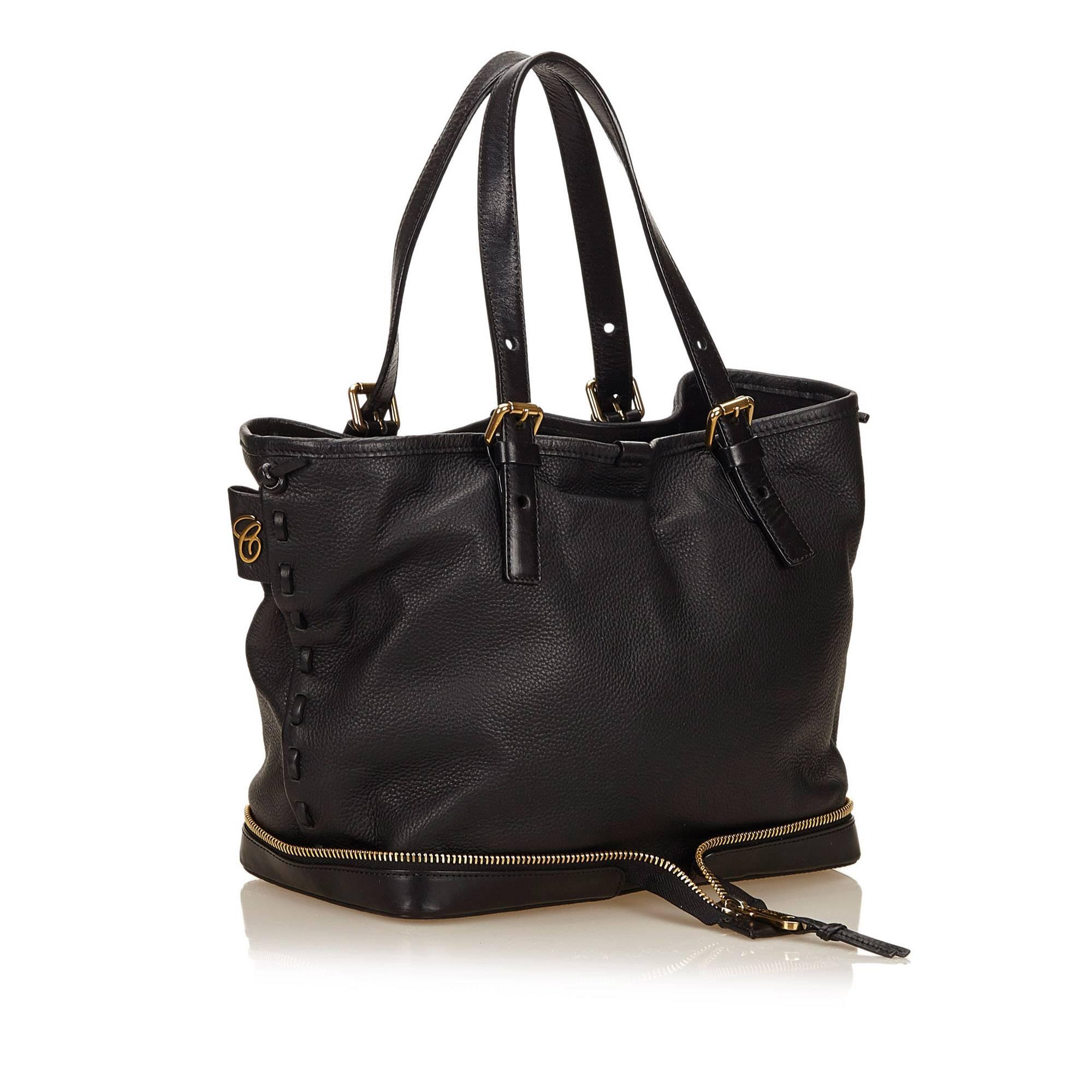 Product details:  Black leather Ellen Moyen tote bag by Chloé.  Dual shoulder straps.  Lined interior with inner zip and slide pockets.  Whipstitched sides.  Zipper placket trims base.  Goldtone hardware.  25