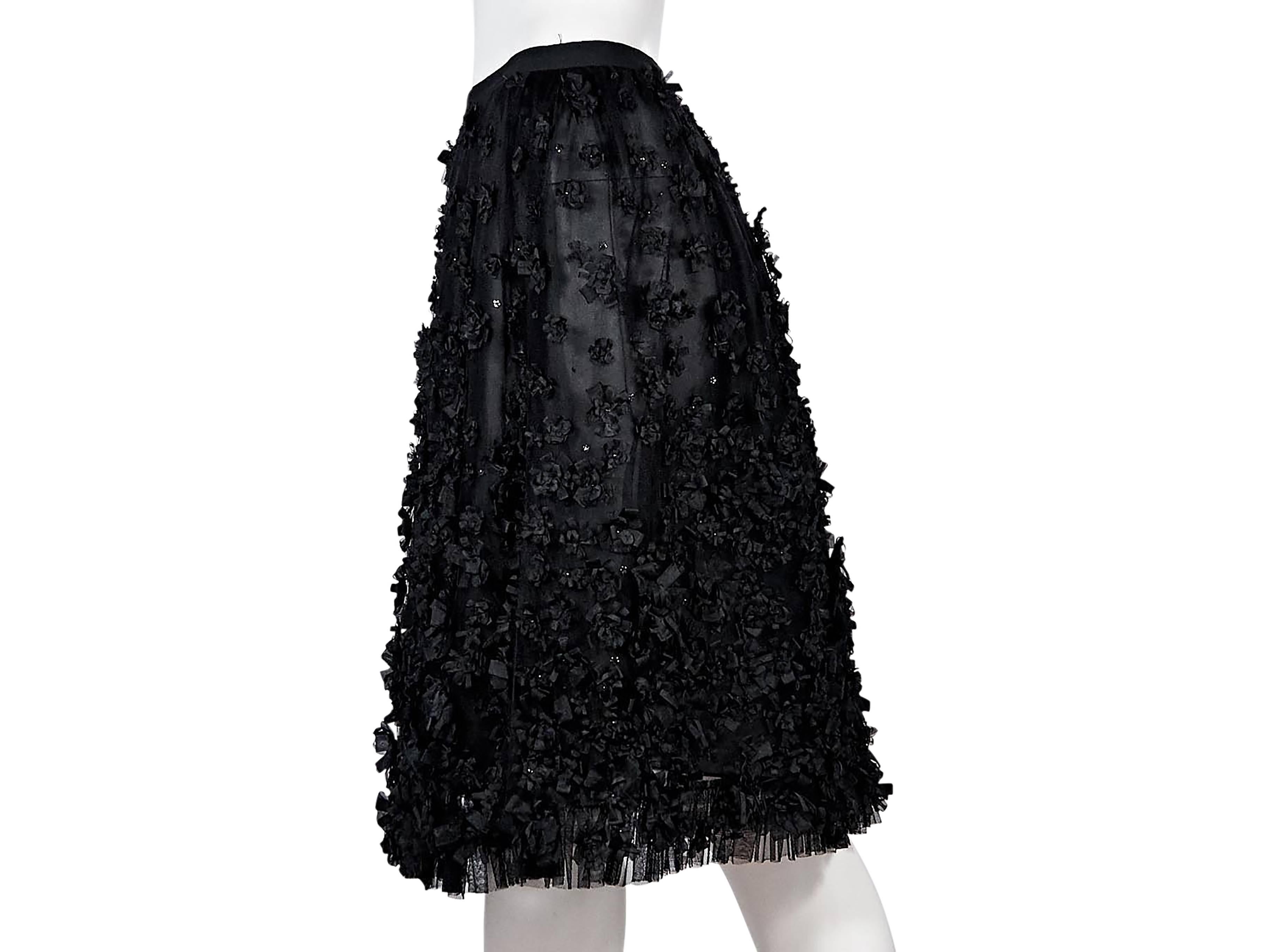 Product details:  Black applique knee-length skirt by Oscar de la Renta.  Banded waist.  Side zip closure.   
Condition: Pre-owned. Very good.

Est. Retail $ 1,600.00

