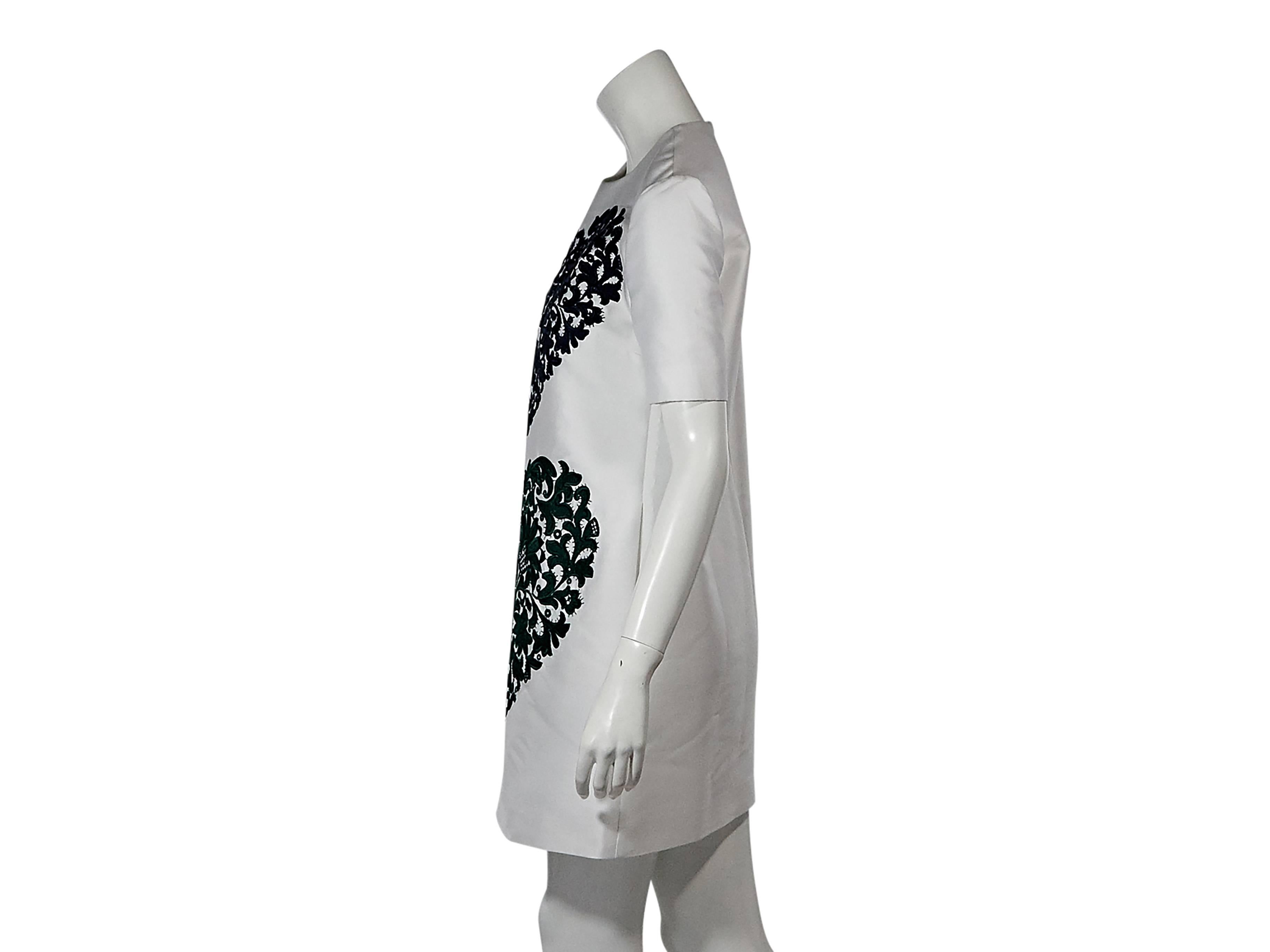 roduct details:  White shift dress by Stella McCartney.  Accented with navy blue and green lace hearts.  Crewneck.  Short sleeves.  Concealed back zip closure.  Label size IT 40.
Condition: Pre-owned. Very good.

Est. Retail $ 2,180.00