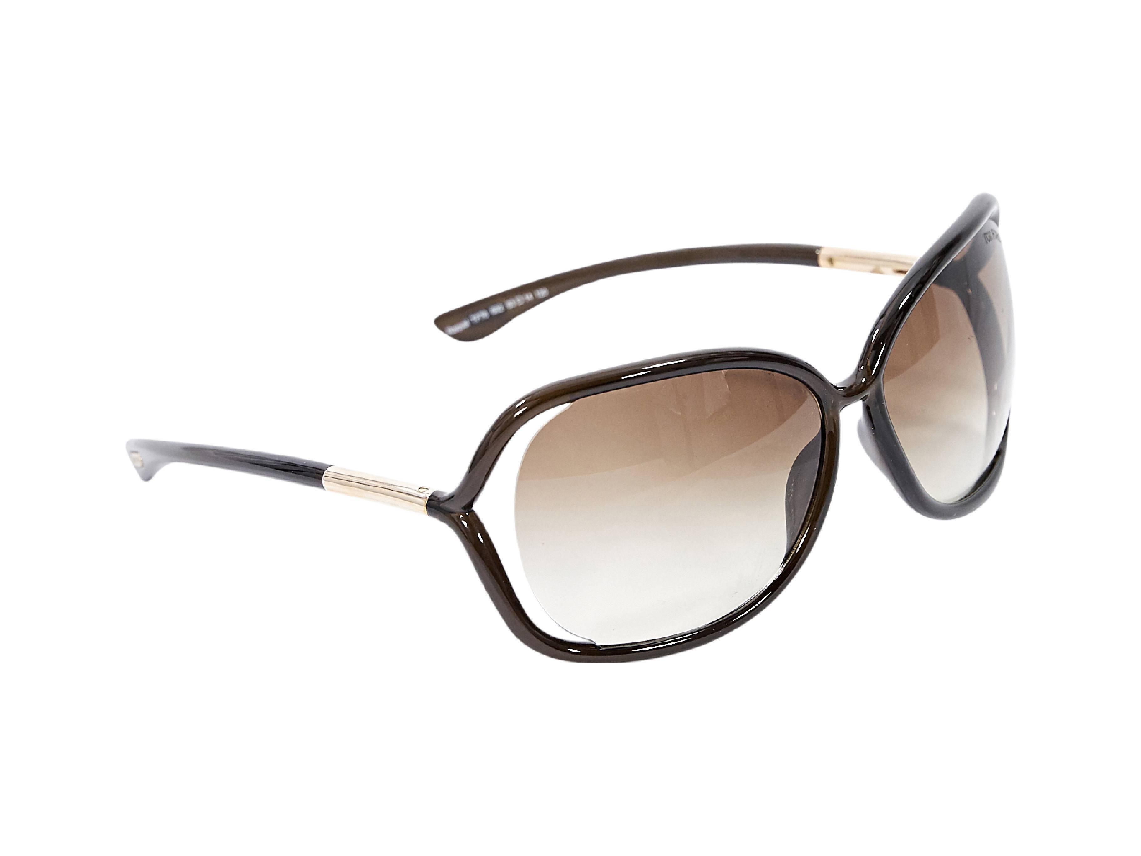 Product details:  Brown Raquel square sunglasses by Tom Ford.  Vented sides.  Gradient lenses.  Thin stems with goldtone hardware at temples. 
Condition: Pre-owned. Very good.

Est. Retail $ 598.00