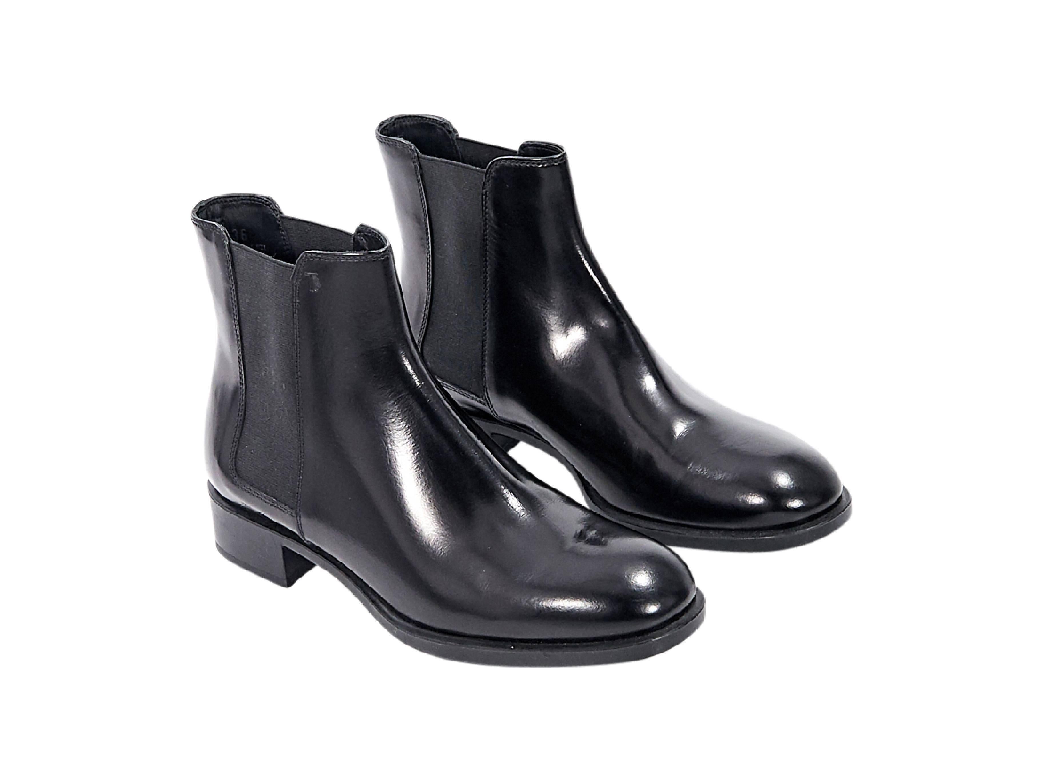 Product details:  Black leather Chelsea boots by Tod's.  Side elastic panels for an easy fit.  Round toe.  Slip-on style. Size 6
Condition: Pre-owned. Very good.

Est. Retail $ 598.00
