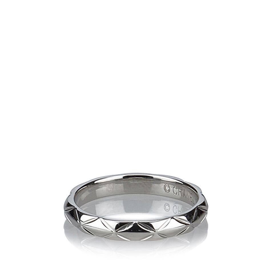 Product details:  Platinum Matelasse ring by Chanel.  PT950 hardware.  Euro size 45.
Condition: Pre-owned. Very good.
Est. Retail $ 1,600.00