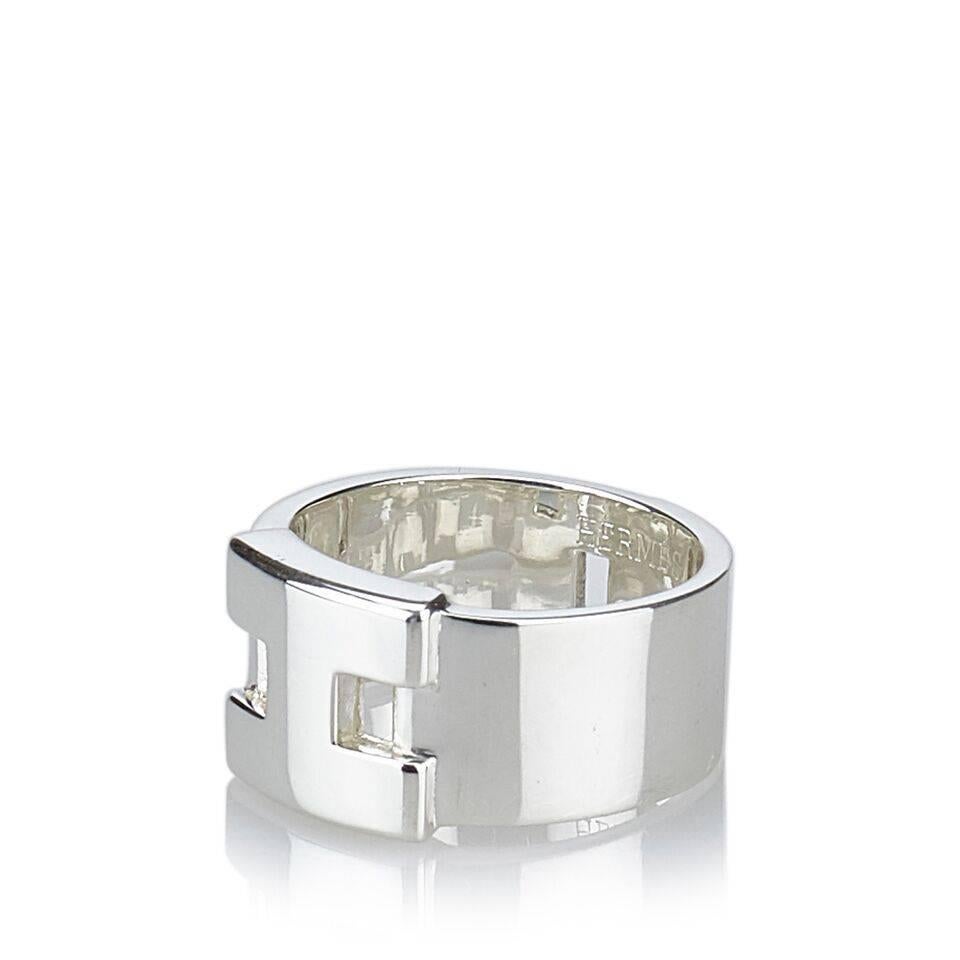 Product details:  Sterling silver Hercules ring by Hermes.  Original box included.  Euro size 53/US size 6.5.
Condition: Pre-owned. Very good.
Est. Retail $ 750.00