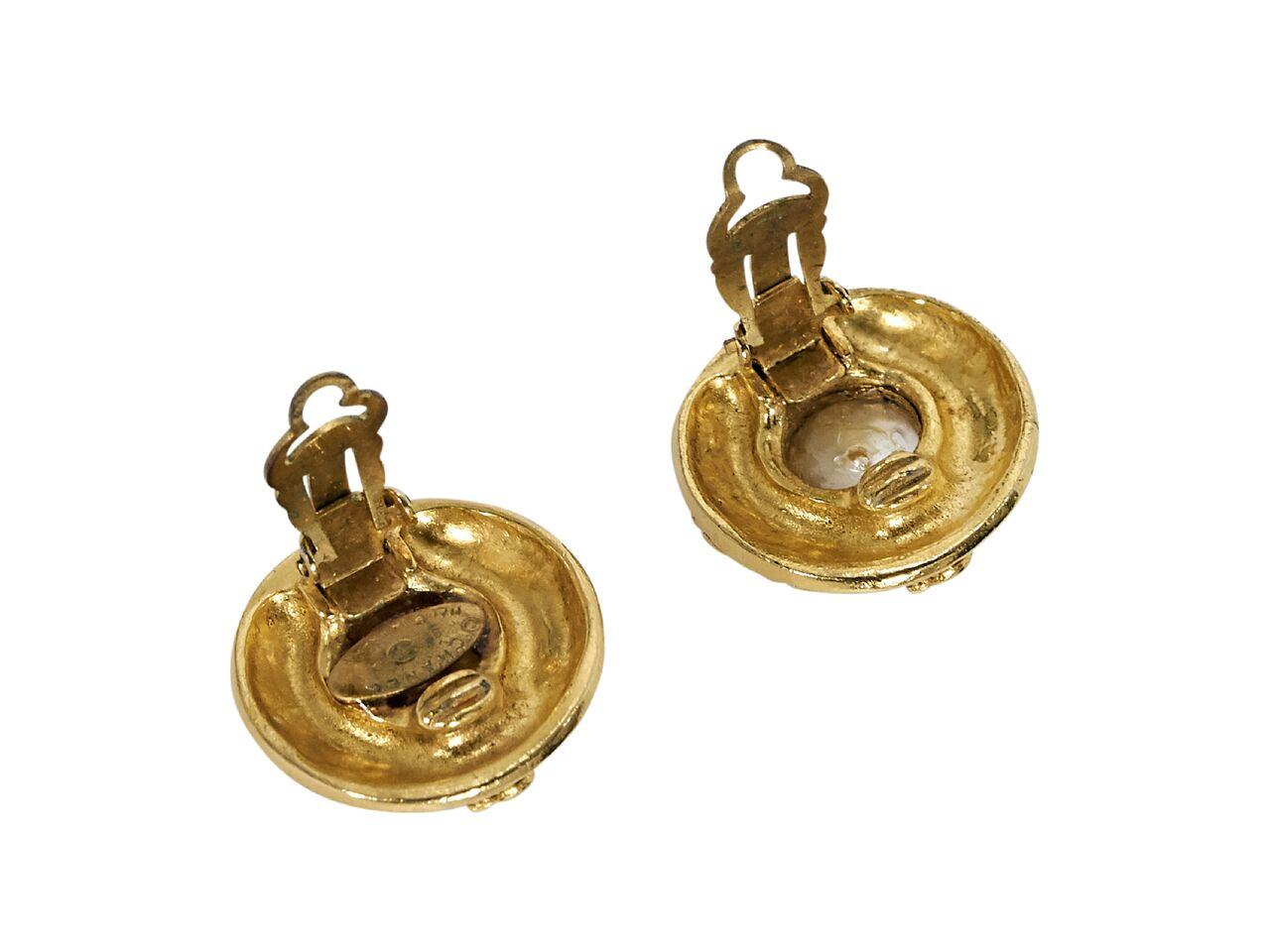 Product details:  Vintage goldtone disc clip-on earrings by Chanel.  Accented with a pearl.  1