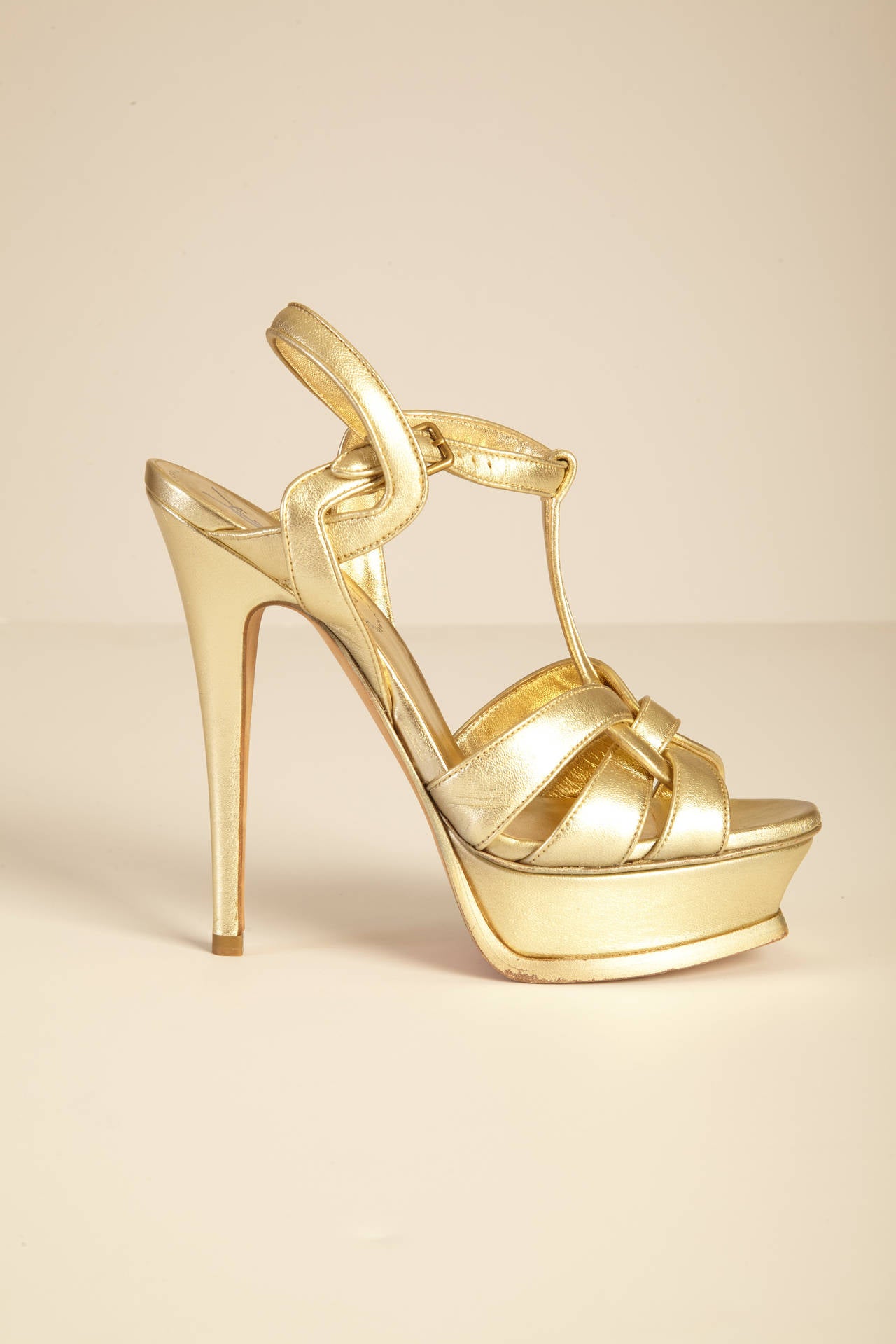 Saint Laurent Gold Tribute T Strap Platform Sandals In Excellent Condition In New York, NY