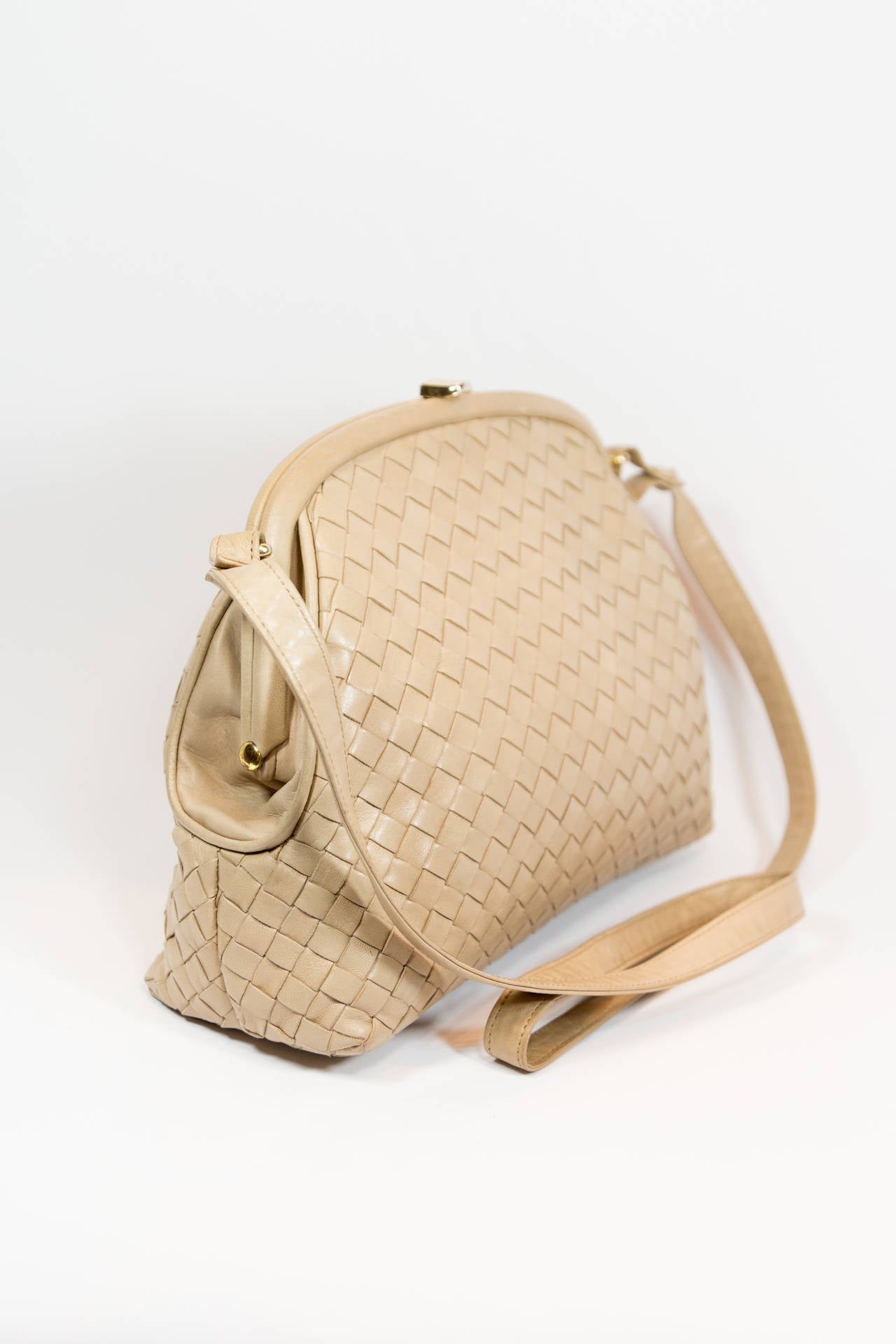 Bottega Veneta Tan Woven Leather Crossbody Bag In Excellent Condition In New York, NY