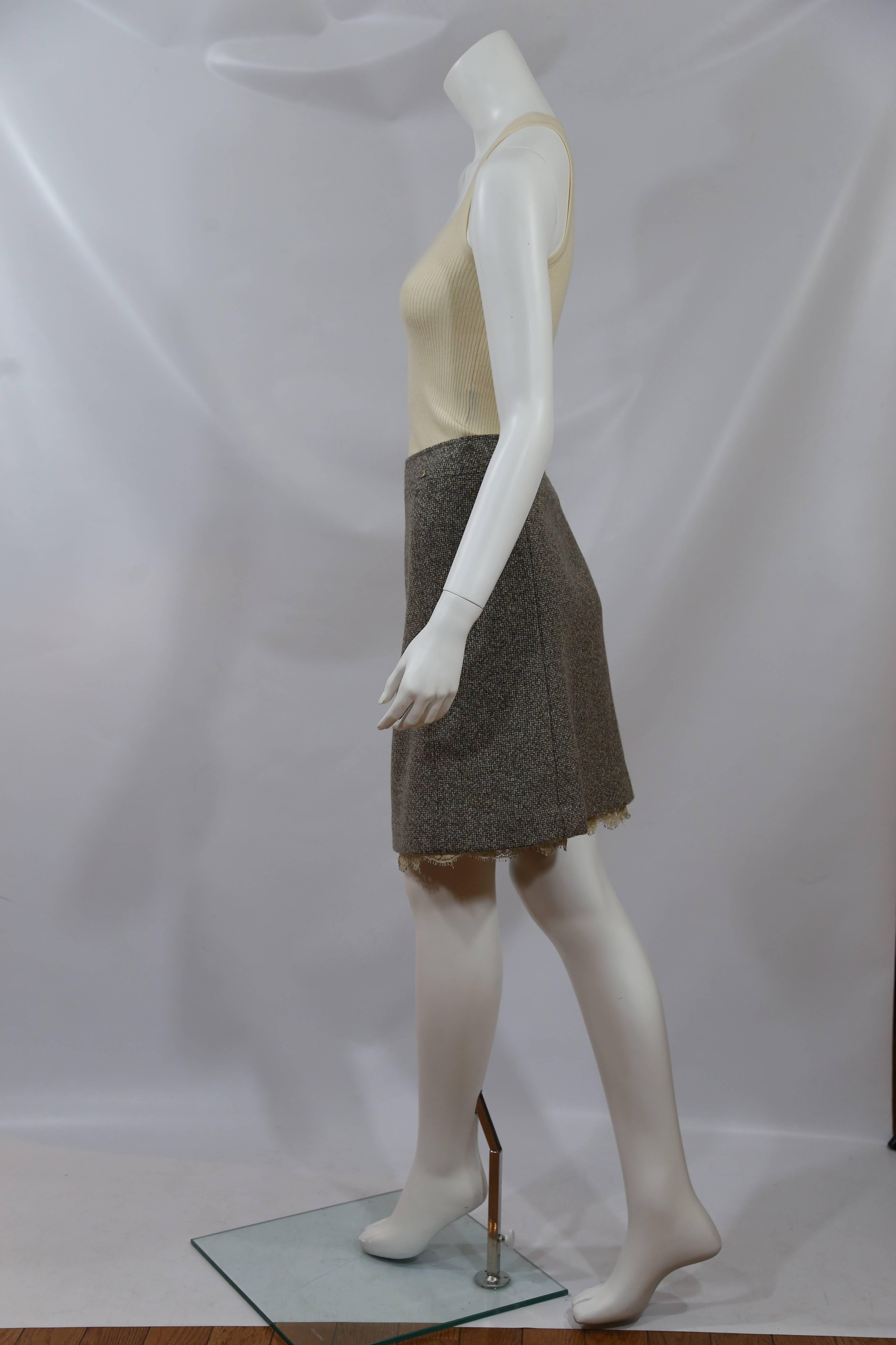 Chanel grey wool skirt with lace trim at hem. Knee length. 