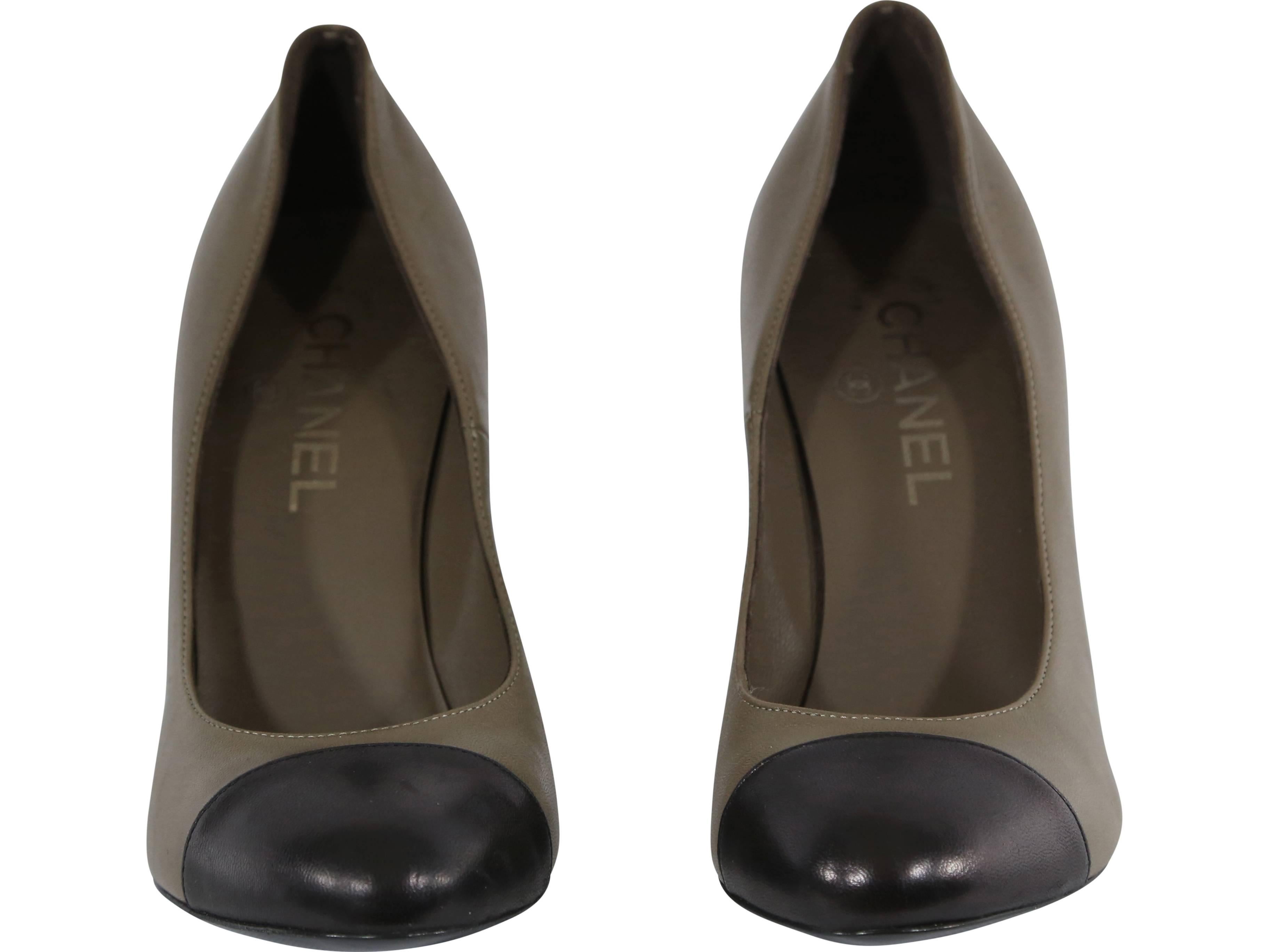 Chanel black and olive two tone pump with chunky heel. 