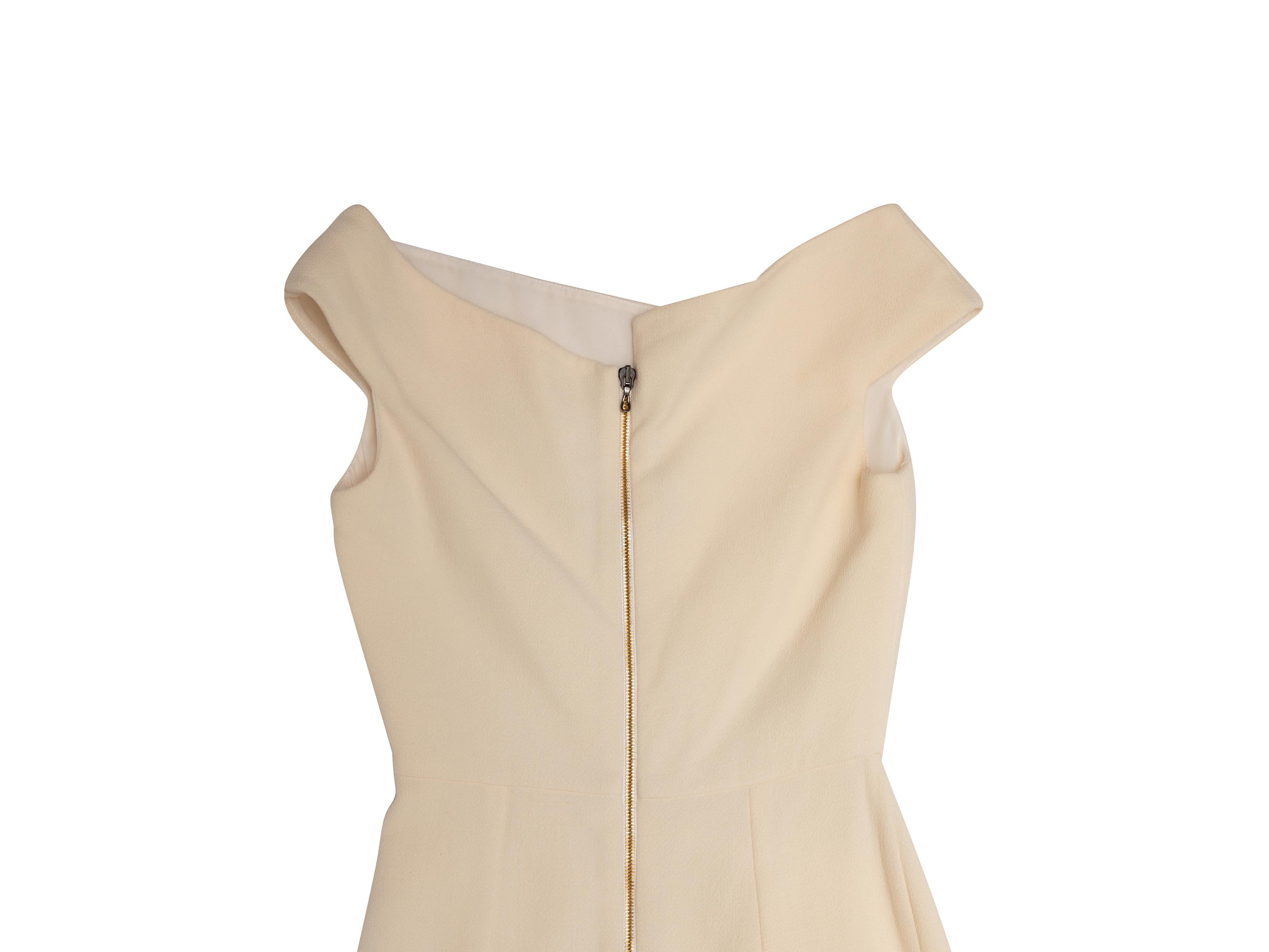 Robe asymétrique en laine crème Roland Mouret Taille 4 Bon état - En vente à New York, NY