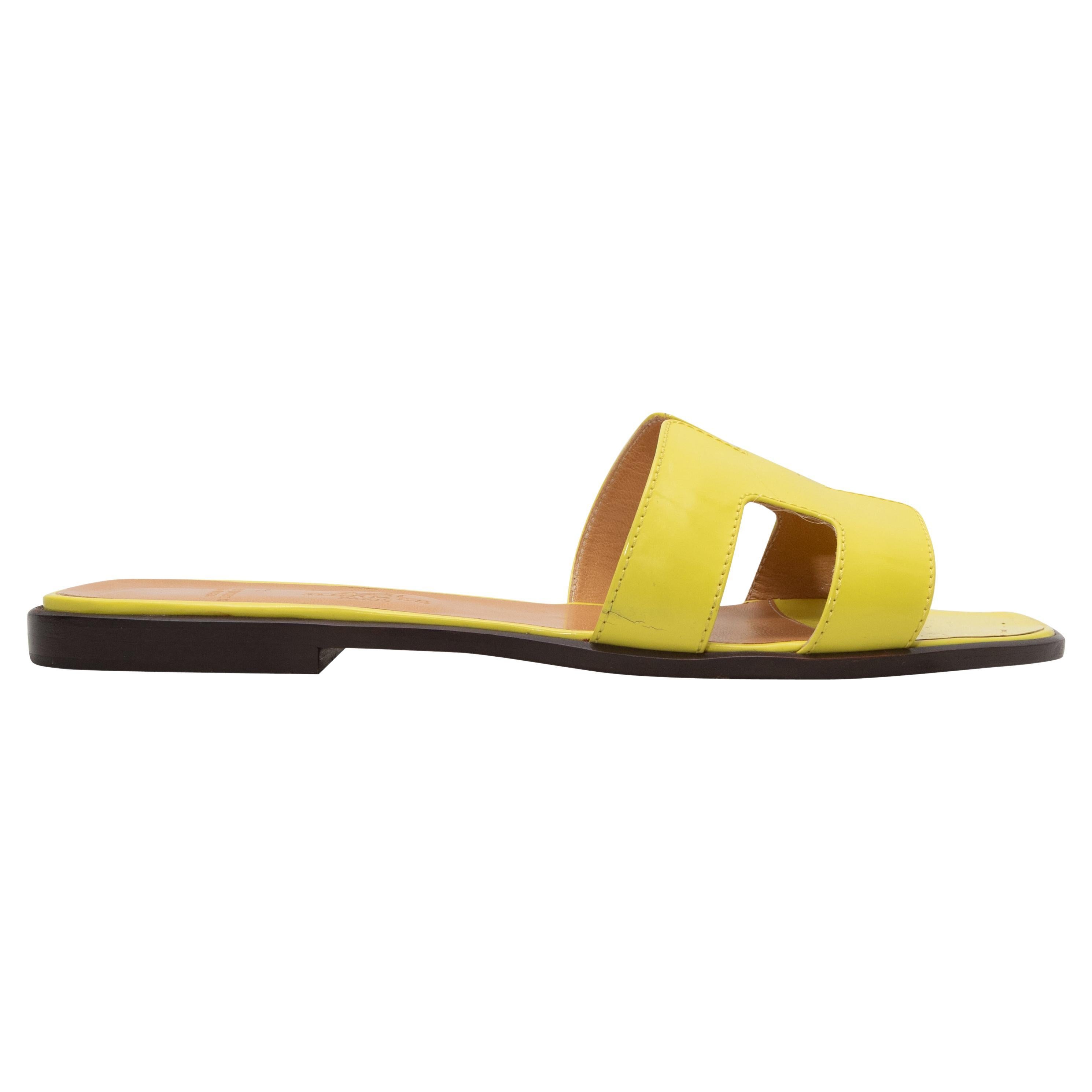 Sandalias planas de piel Hermes amarillas talla 39