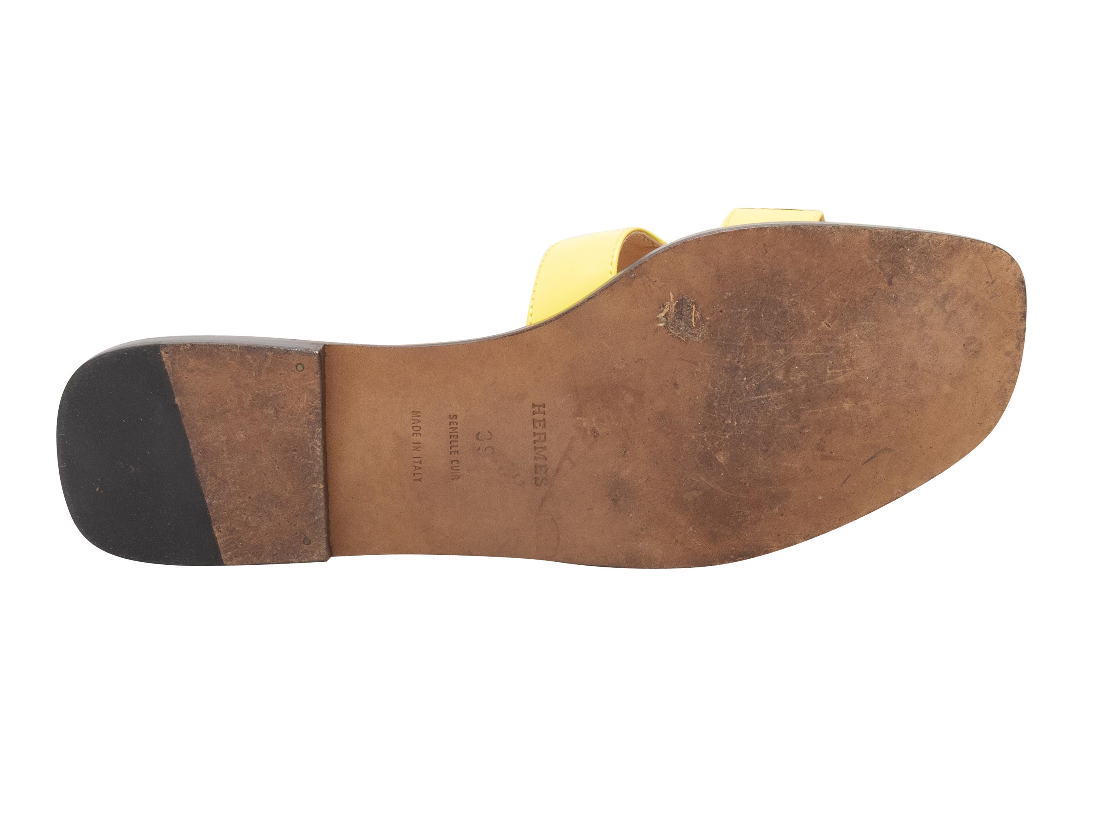Sandales plates en cuir Hermes jaune Taille 39 Pour femmes en vente