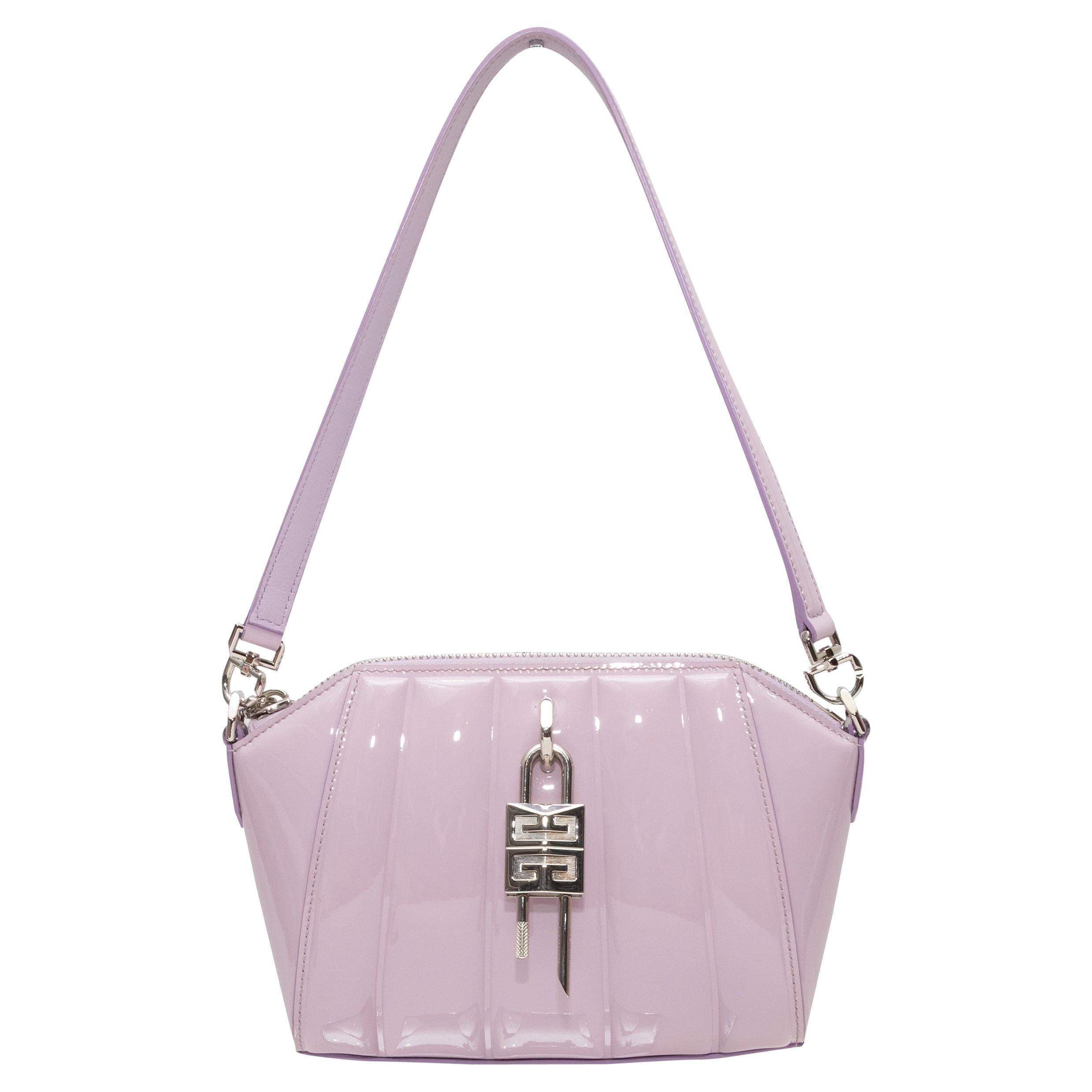 Borsa a tracolla in vernice lilla di Givenchy in vendita