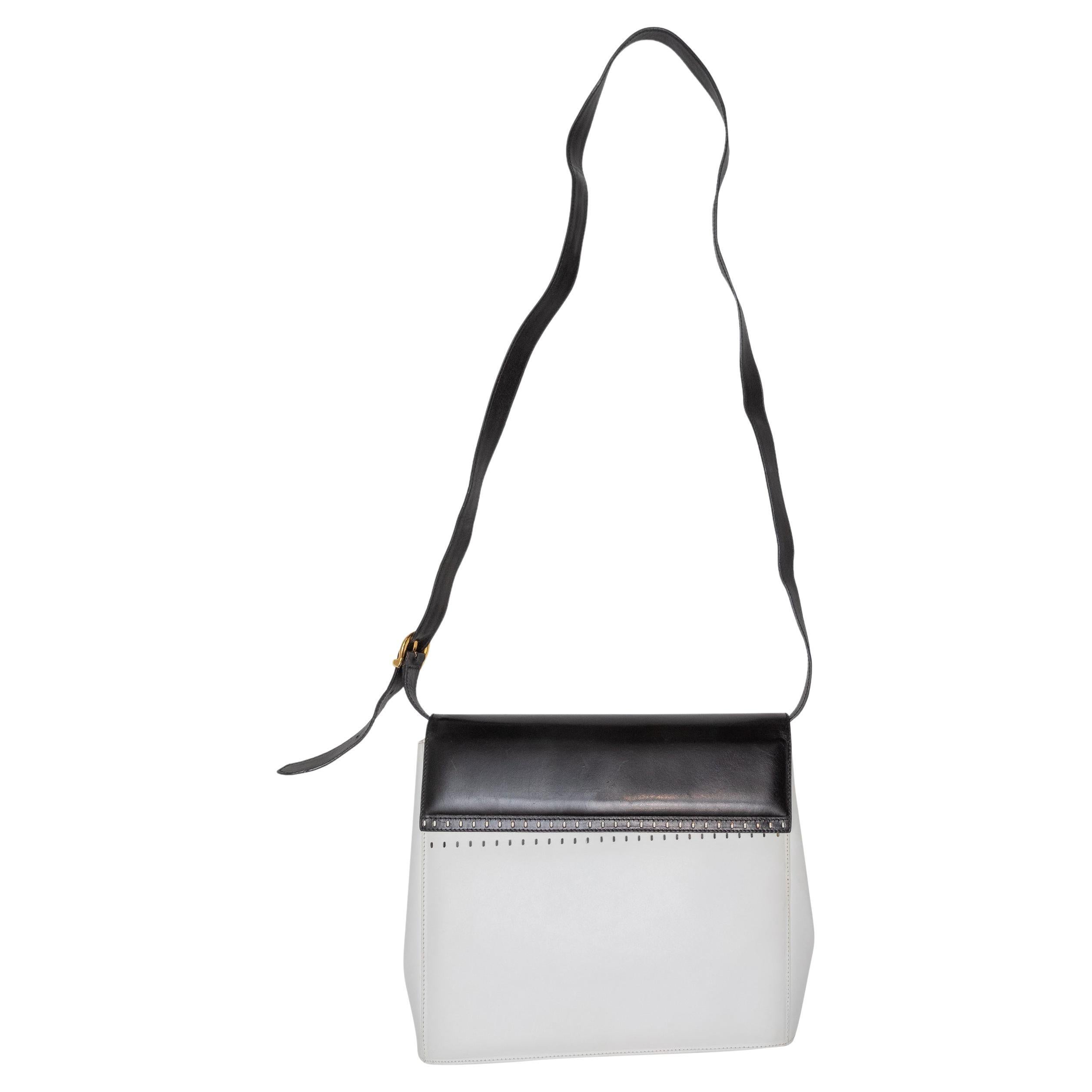 Sac à bandoulière en cuir blanc et noir Salvatore Ferragamo en vente