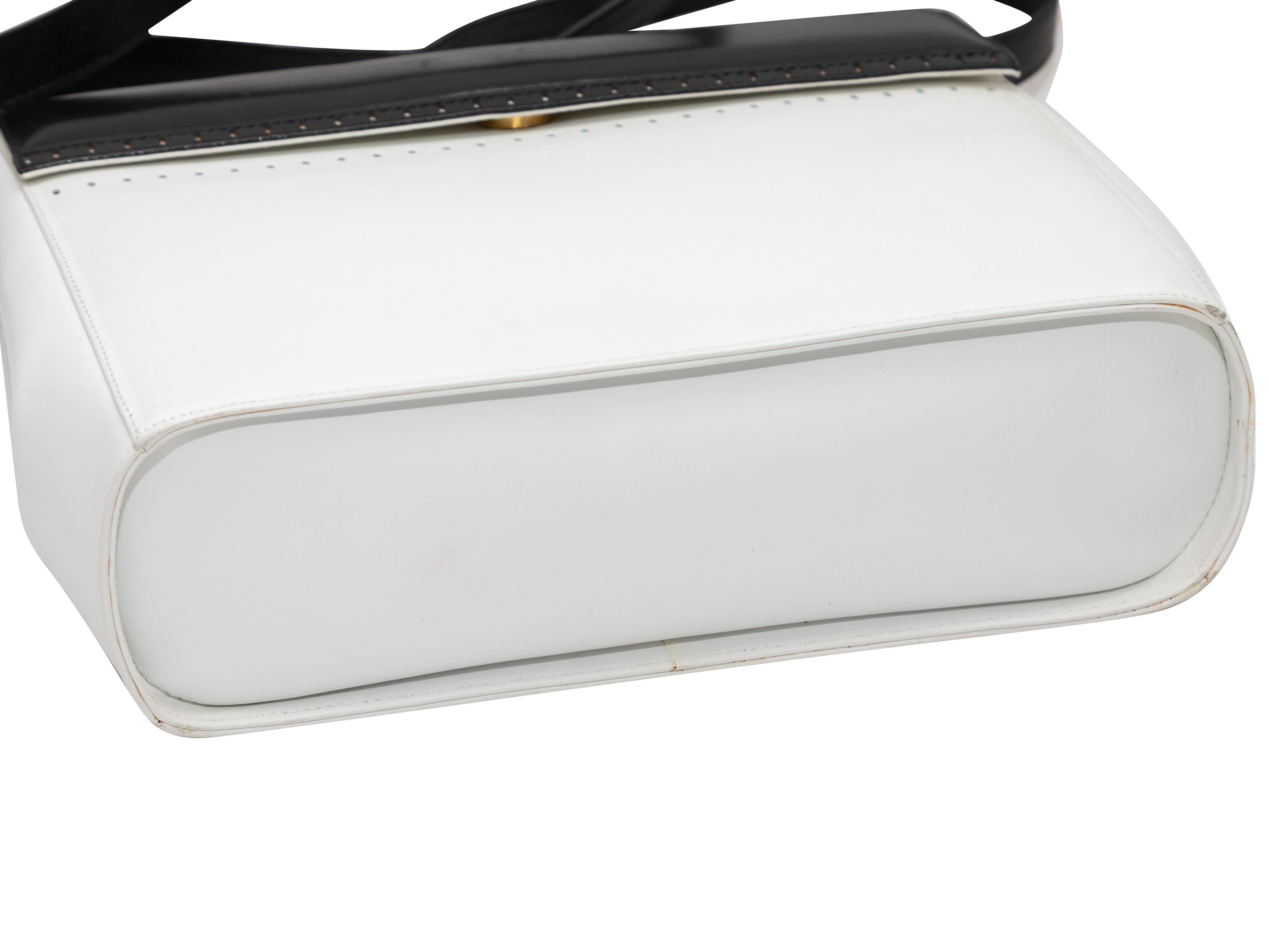 Gris Sac à bandoulière en cuir blanc et noir Salvatore Ferragamo en vente