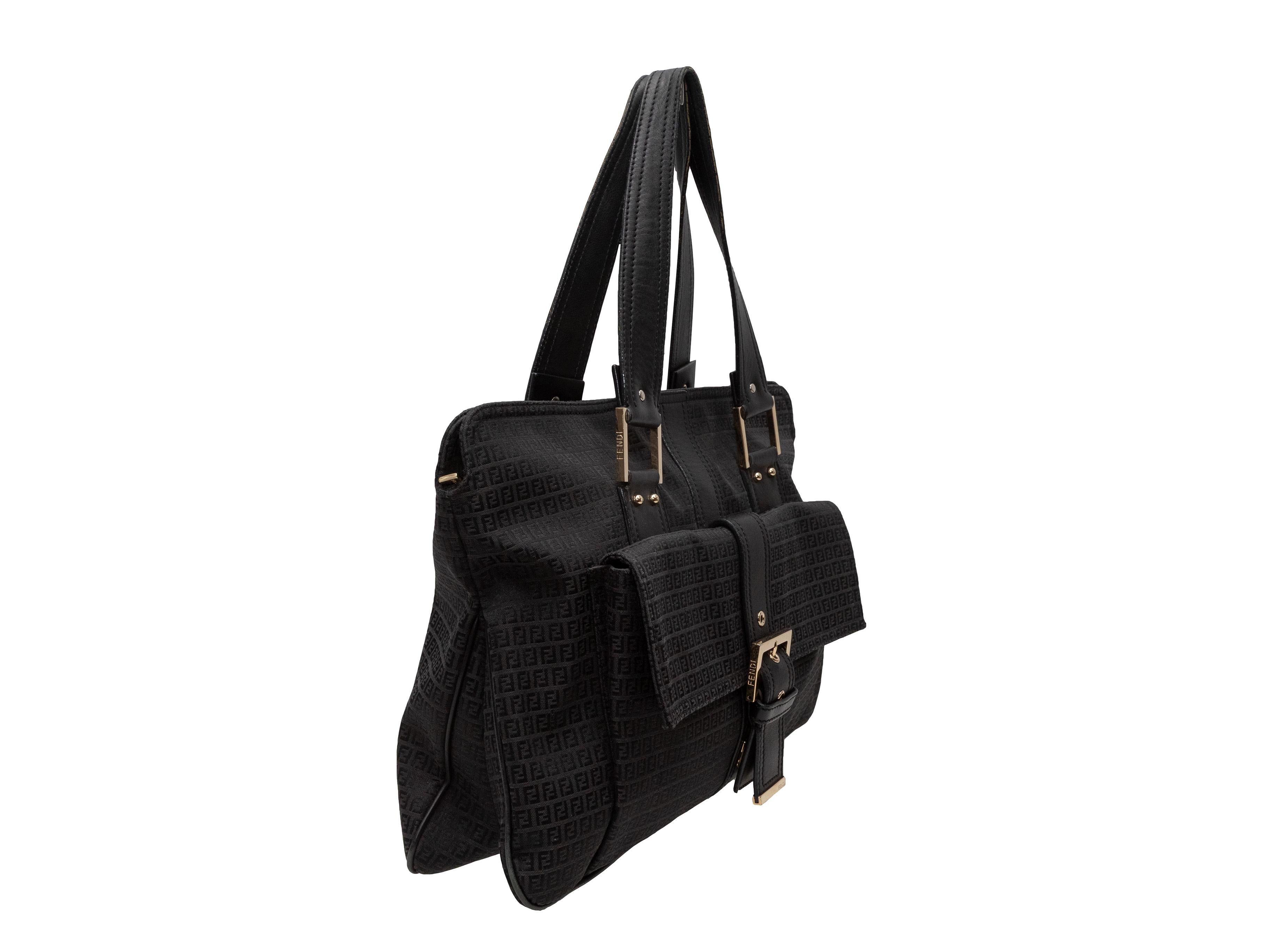 Noir Sac à main noir à boucle Fendi Zucchino en vente