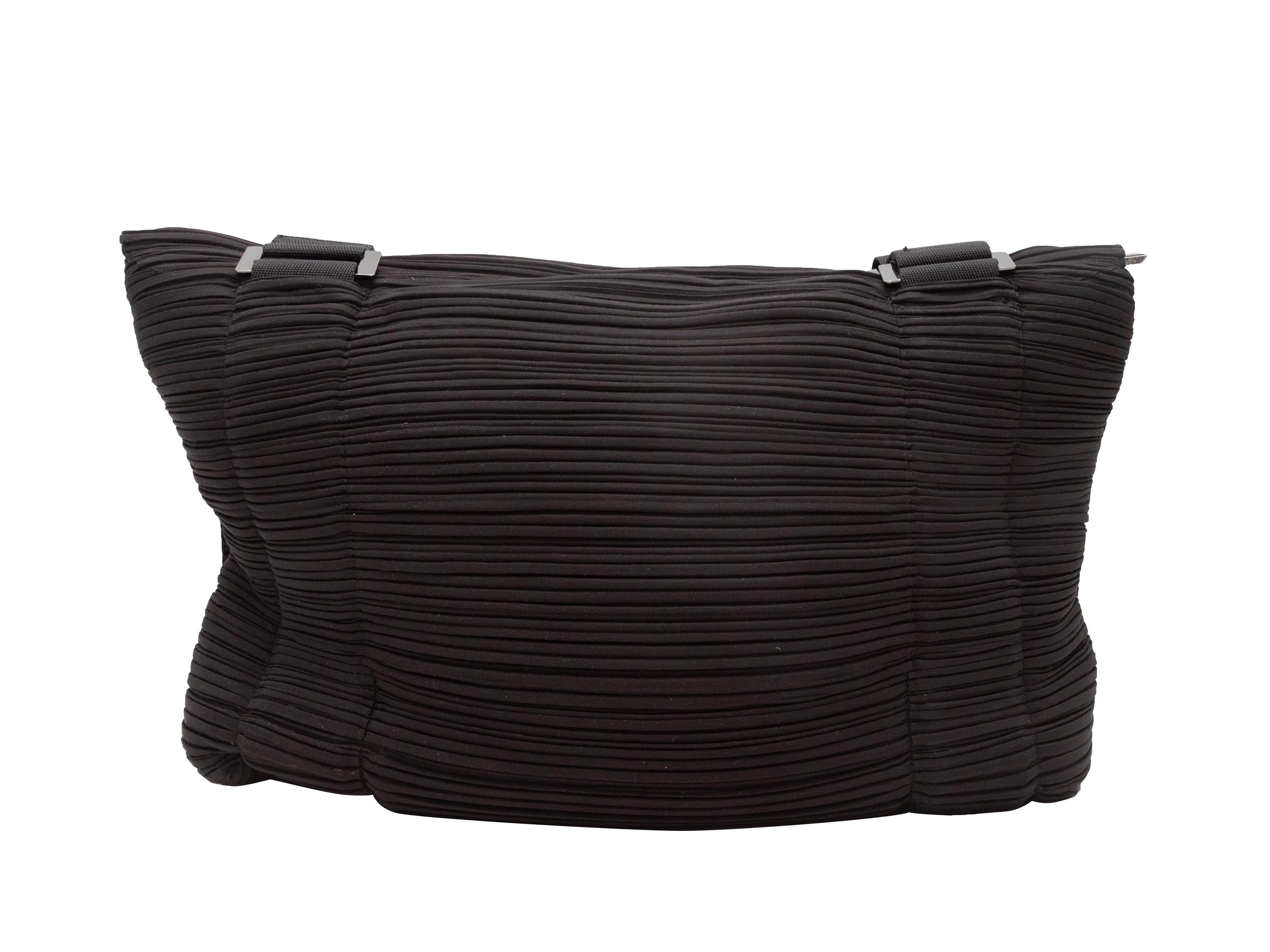 Noir Pleats Please Issey Miyake Sac à bandoulière Plisse Bon état - En vente à New York, NY