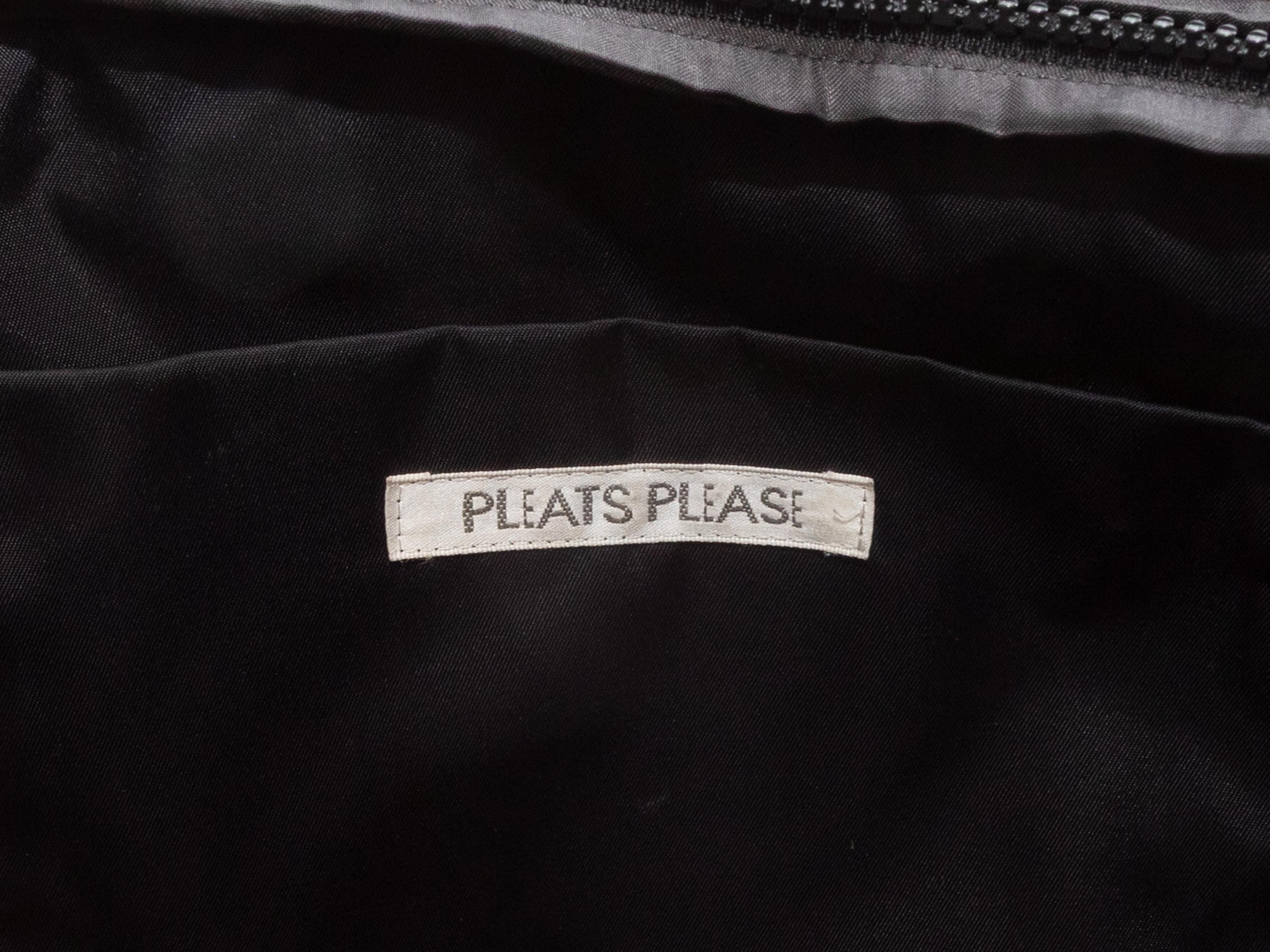 Noir Pleats Please Issey Miyake Sac à bandoulière Plisse Pour femmes en vente