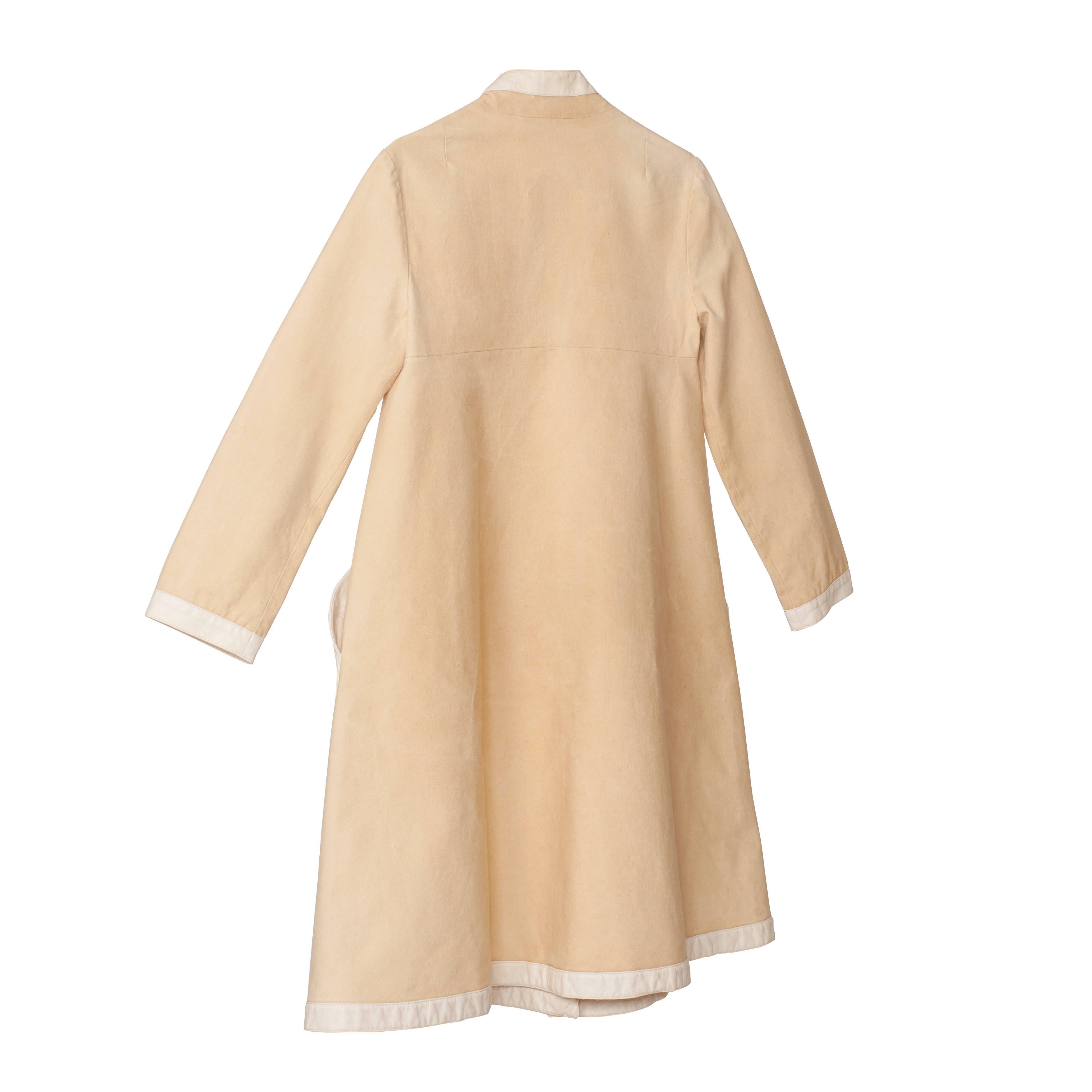 Pierre Cardin Mantel mit runden Taschen aus dem Weltraumzeitalter der 1960er Jahre (Beige)