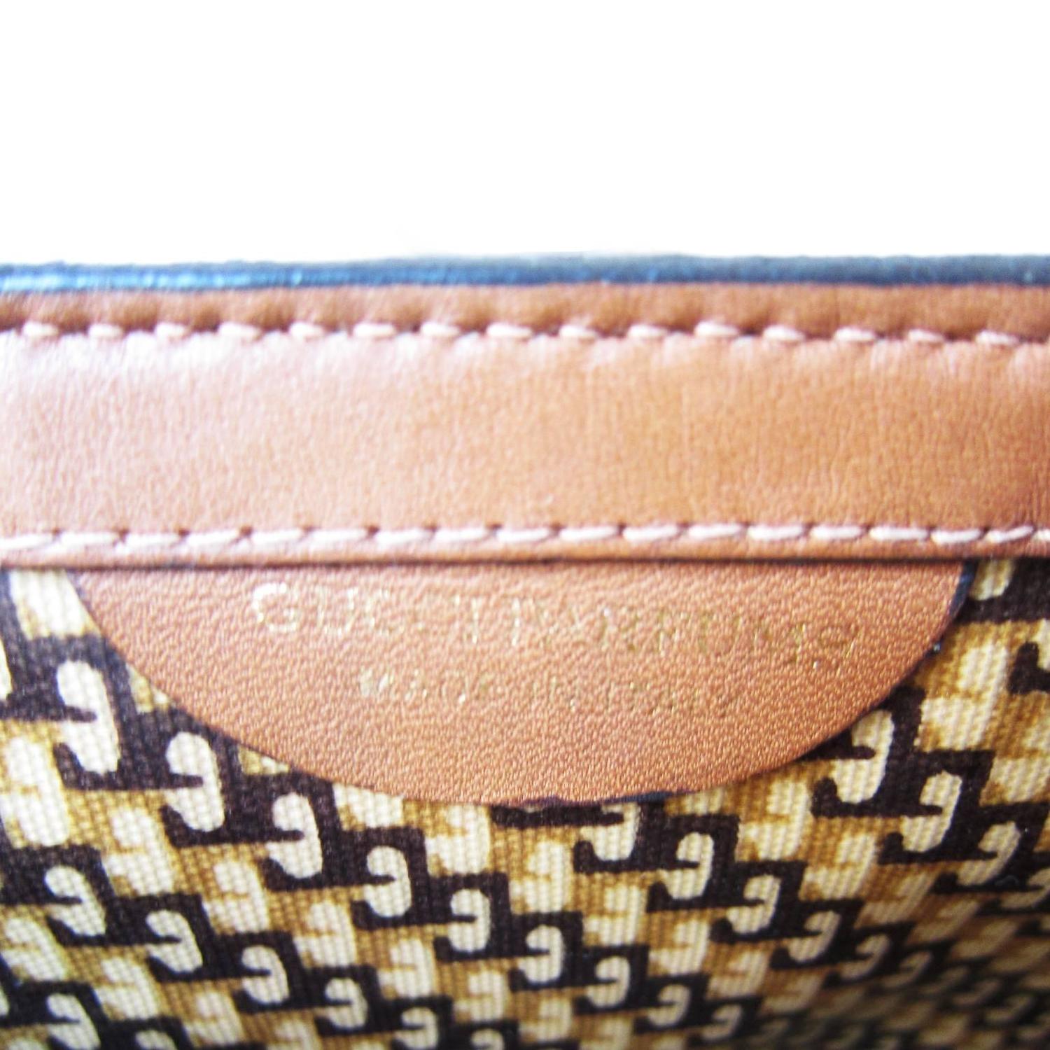Gucci Classic Suede Clutch Bag 60s For Sale at 1stdibs
