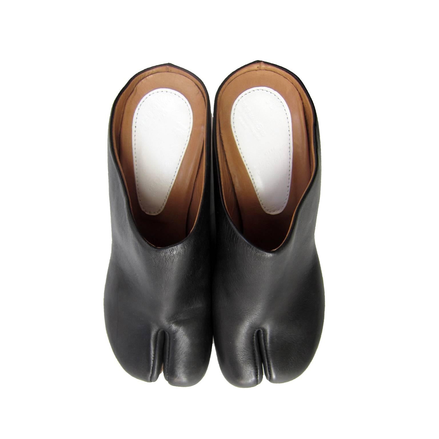 Martin Margiela Tabi Black Mule Wedge Split Toe Shoes In Excellent Condition In Berlin, DE