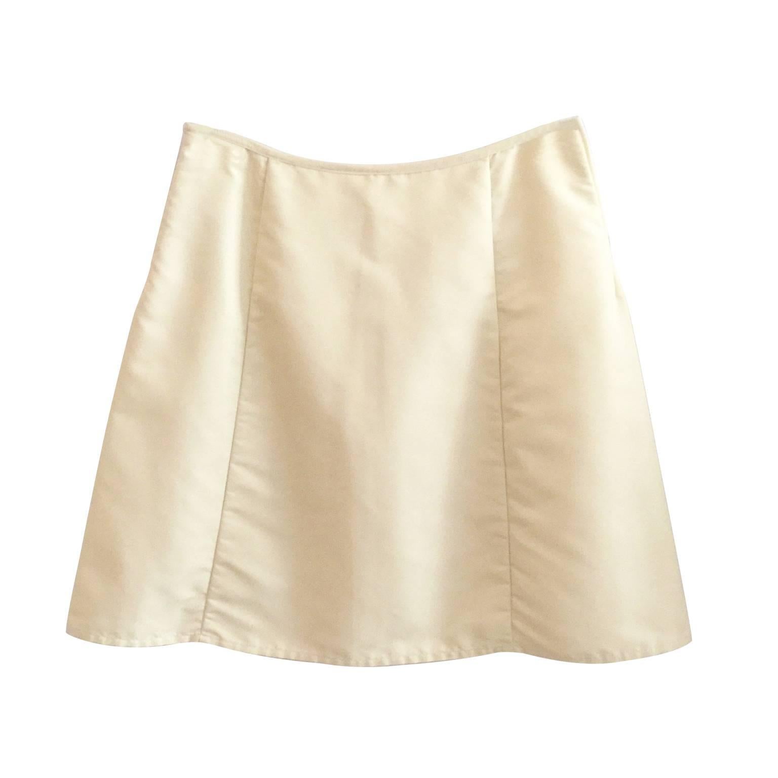 Helmut Lang nylon light cream beige mini skirt from circa 1997.
Original size : 42 Italian ( 6 US, 38 EU)
Measurements :
Waist : 36cm
Hem : 64 cm
Length : 50cm 
