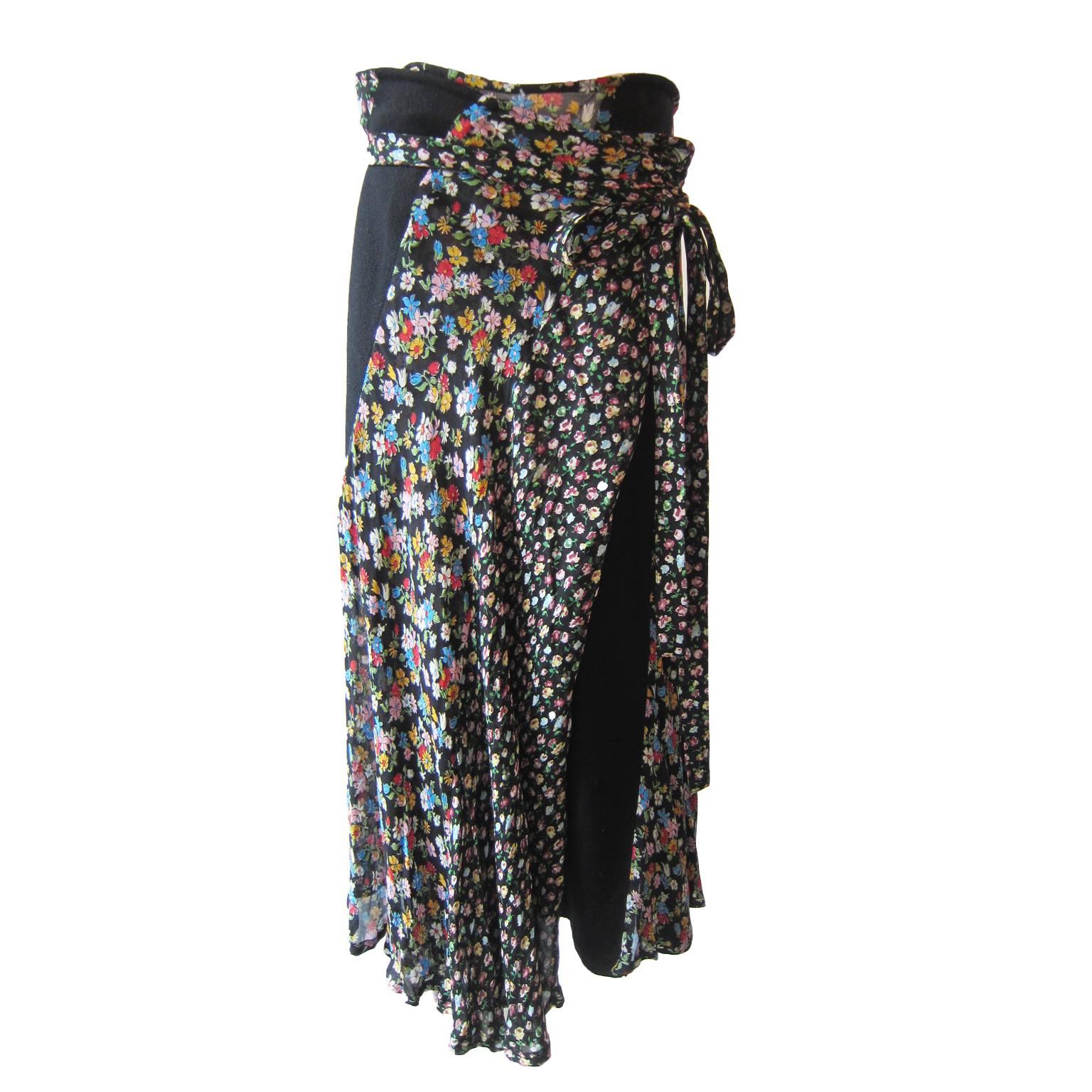 Comme des Garcons tricot line flower rap skirt from AD 2005. Diagonally mixed  
bias cut rayon flower materials mixed with black thin wool.
Size:  M
Measurements : 
Length : 76 cm

