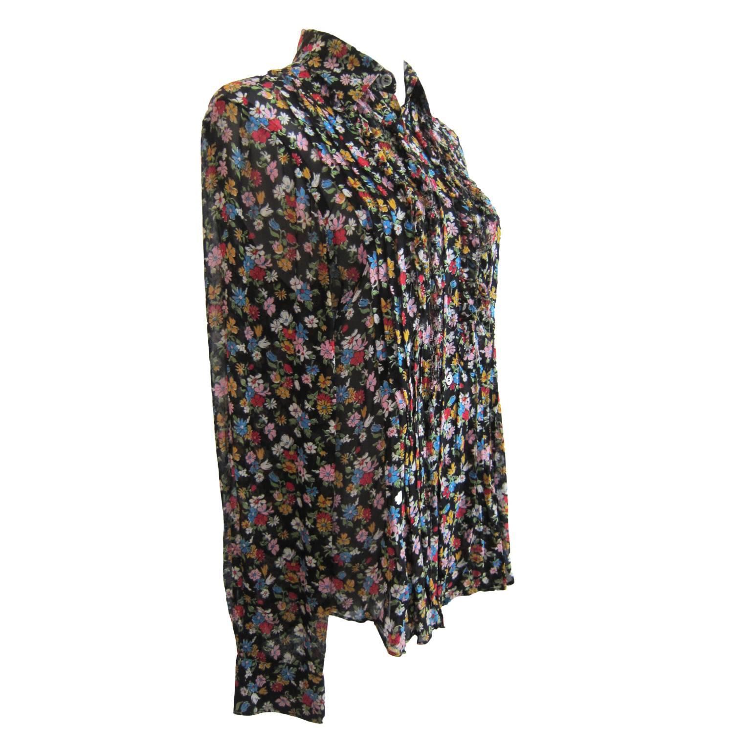 Comme des Garcons tricot line flower blouse from AD 2005. With fray edge ruffles front detail.
Size:  M
Measurements : 
Shoulder :  39 cm 
Sleeve :  63 cm 
Under arm :  43 cm 
Length :  67 cm 

