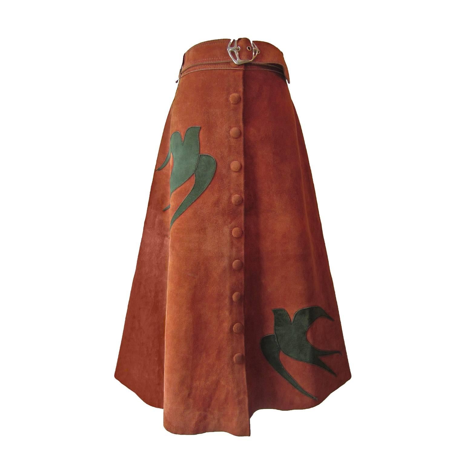 A-line soft suede leather skirt in pink brown with forest green large swallows patches. 
It fits like : M 
Waist : 76 cm (Low fit waisted)
Length : 73 cm

