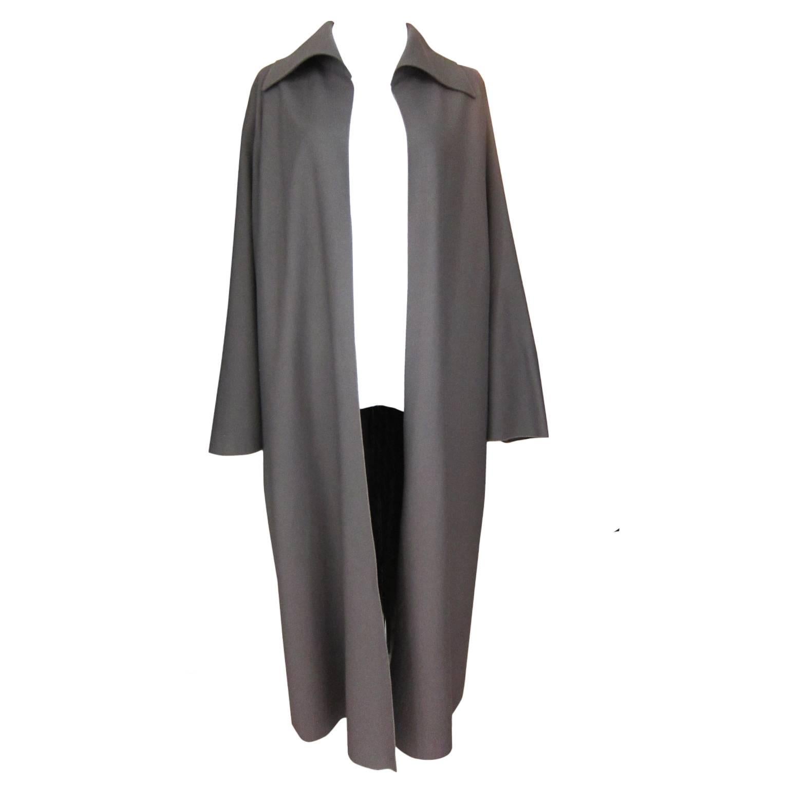 Chloe by Karl Lagerfeld open cardigan coat from circa 1970s.
Very elegant light weigh wool coat is designed in grey /khaki shade. Overlock finish seams, Amazing cut.

Measurements : 
Shoulder : 71 cm
Length from neck point : 119 cm
