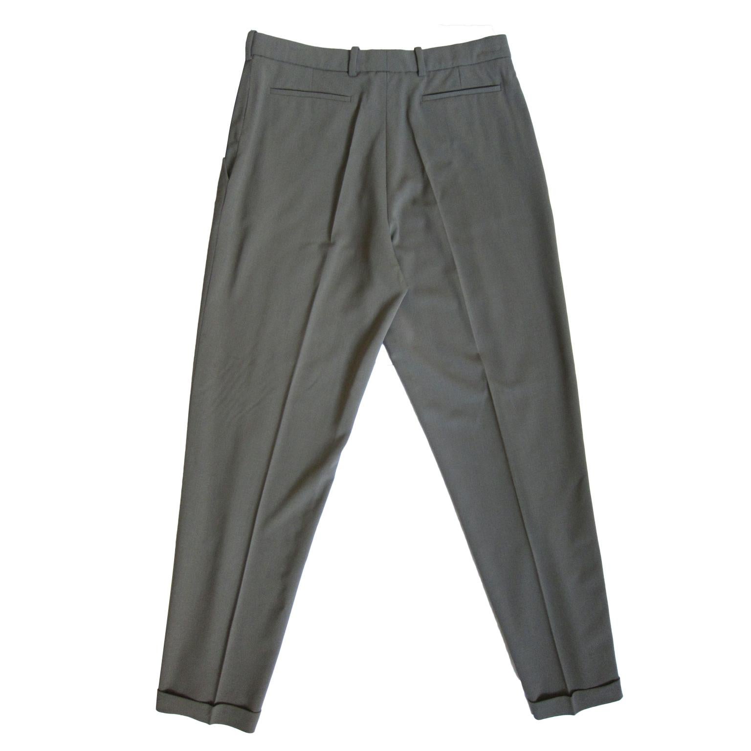 Martin Margiela for Hermes, a classic beautiful silhouette trouser in grey / khaki.
Size : 40
Waist : 76 cm
Side length from waist : 95 cm 
Material : Virgin wool