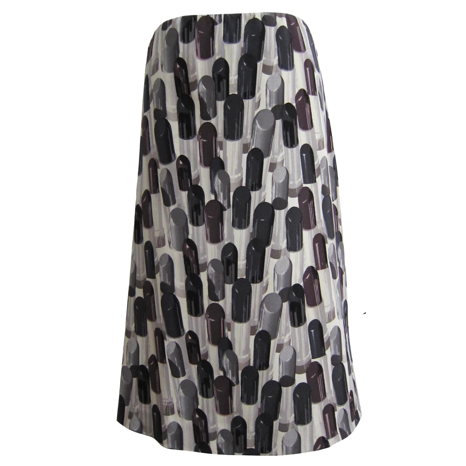 Prada grey black tone lipstick print silk base skirt from ss 2000 collection.
Rare & Collectable. 
Size : 38 (IT)
Measurements :
Waist : 70 cm
Length : 57 cm
