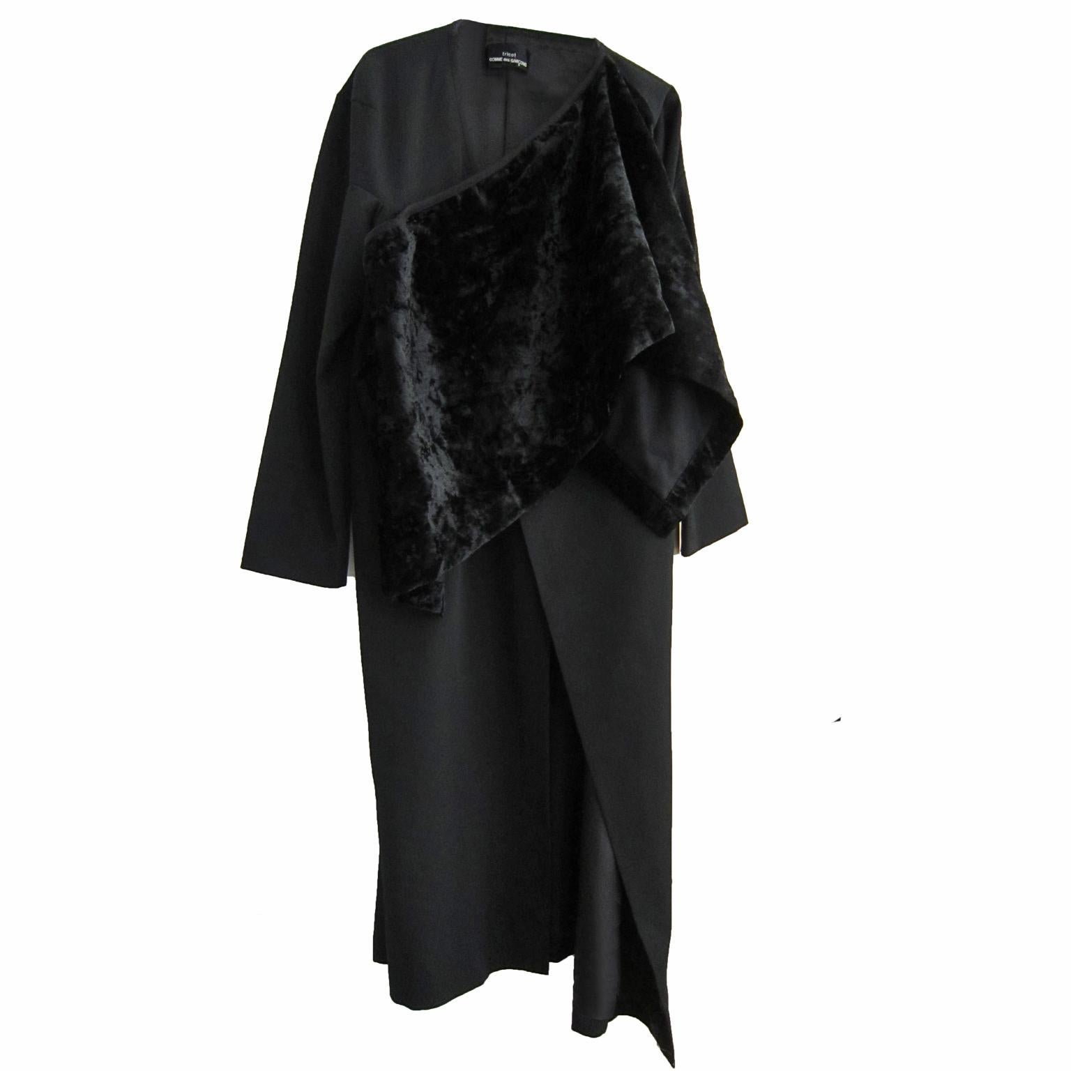 Comme des Garcons Tricot Asymmetric Black Coat AD 1999 In Good Condition For Sale In Berlin, DE