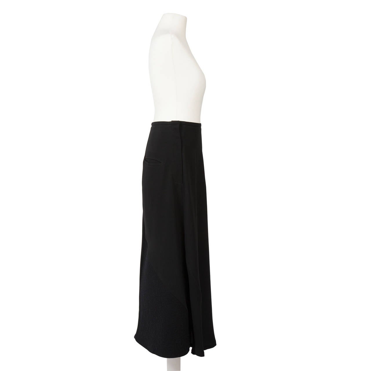 Iconic Yohji Yamamoto skirt,  cuts and form - combining weight of two materials - Polyester 100% / Lane wool 100% 

Measurements :
Skirt : Length - 88 cm Waist - 38 cm