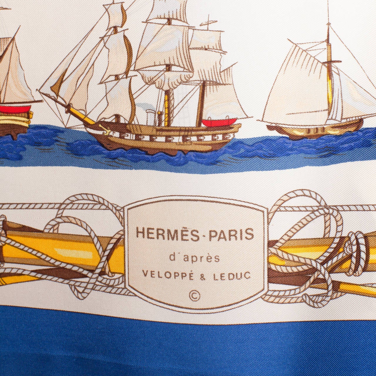 Hermes silk blouse and skirt set from end of 60s.
Measurements Blouse : 
Length (from neckpoint back) 74cm
Width 55cm
Skirt : sz : 42 France ( 8 - 10 US )
Waist 72 cm
Length 76 cm