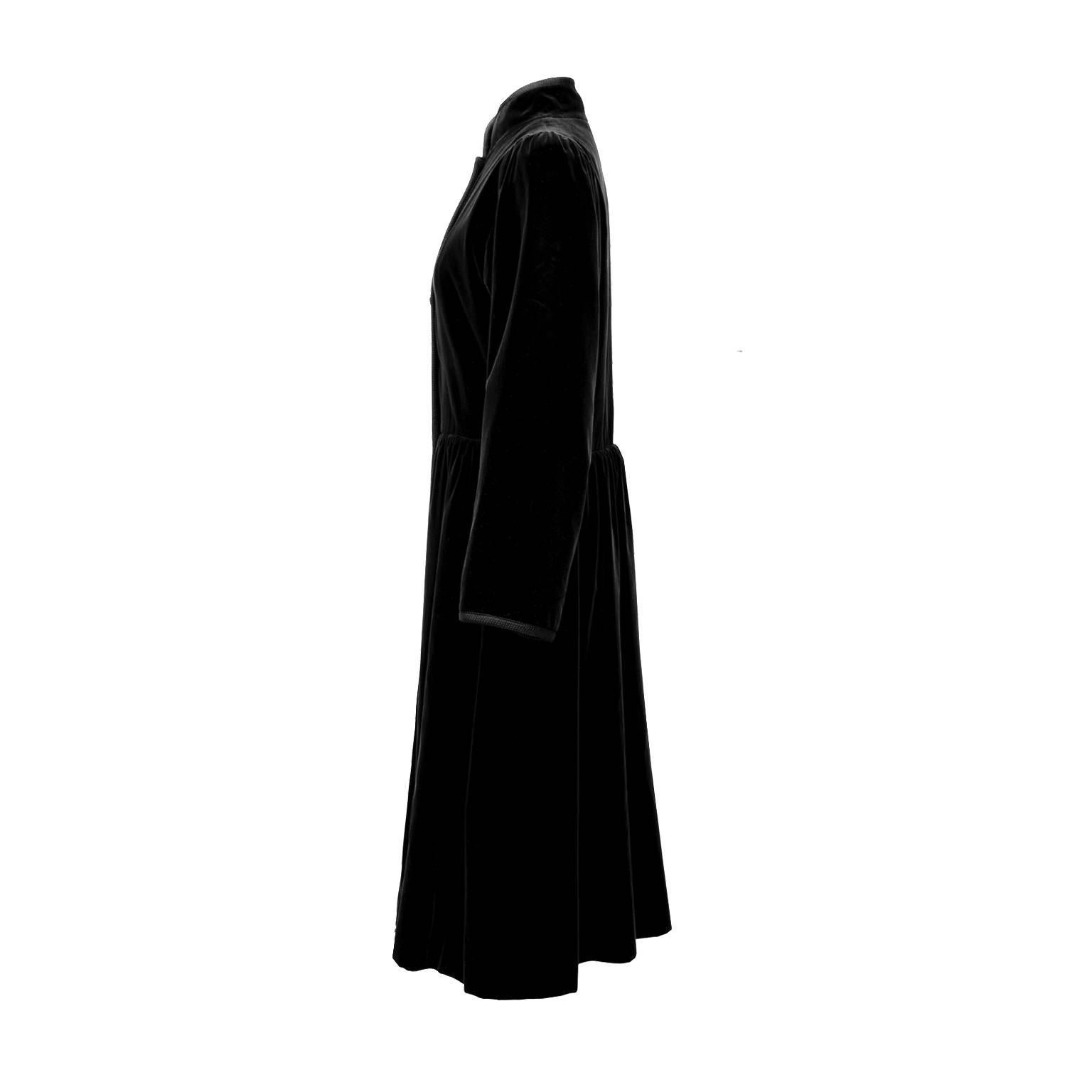 Yves Saint Laurent one of the most famous Russian Ballet collection black velvet Coat from 1976. Amazing back velvet with black piping on the edge with front button closure. Fully lined.
Original sizing : French 38 : (It fits like 6-8